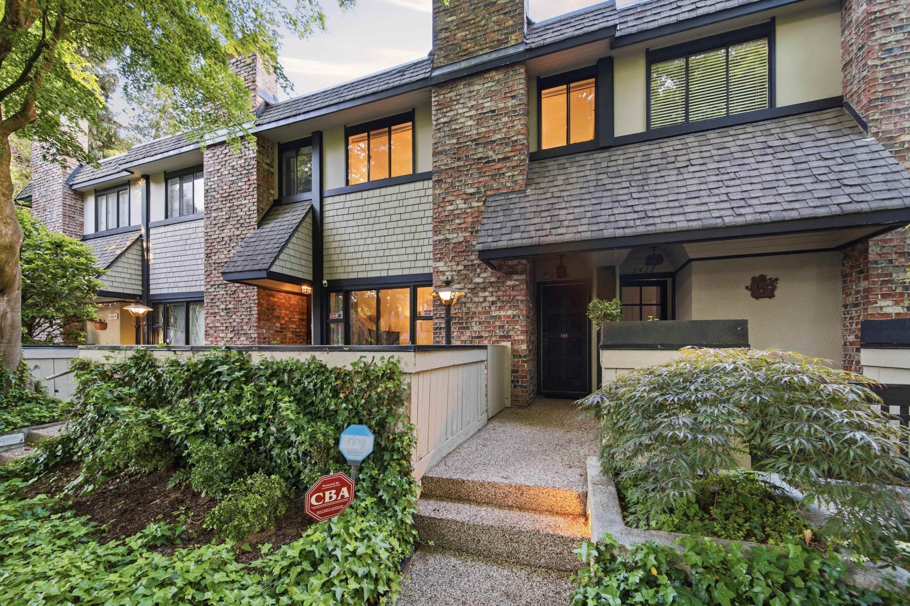 5416 Yew Street, Vancouver, BC