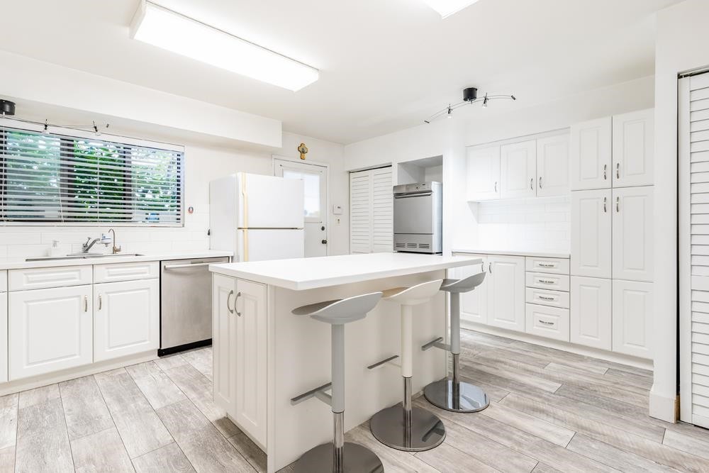 5416 Yew Street, Vancouver, BC