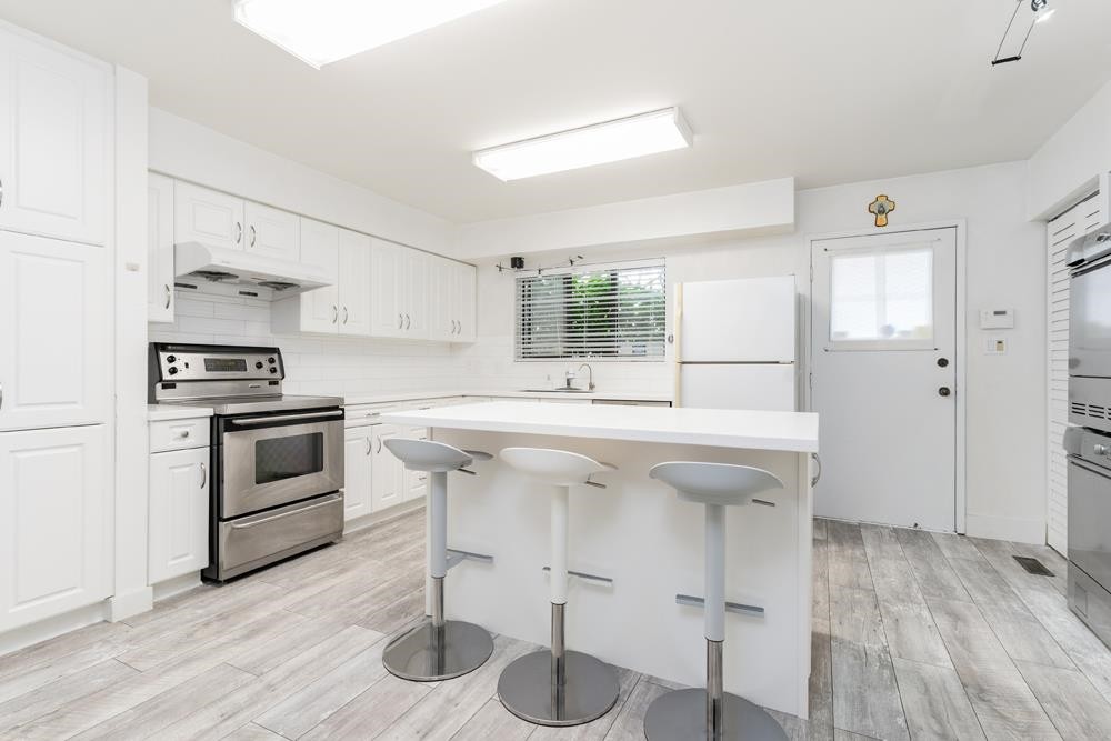 5416 Yew Street, Vancouver, BC