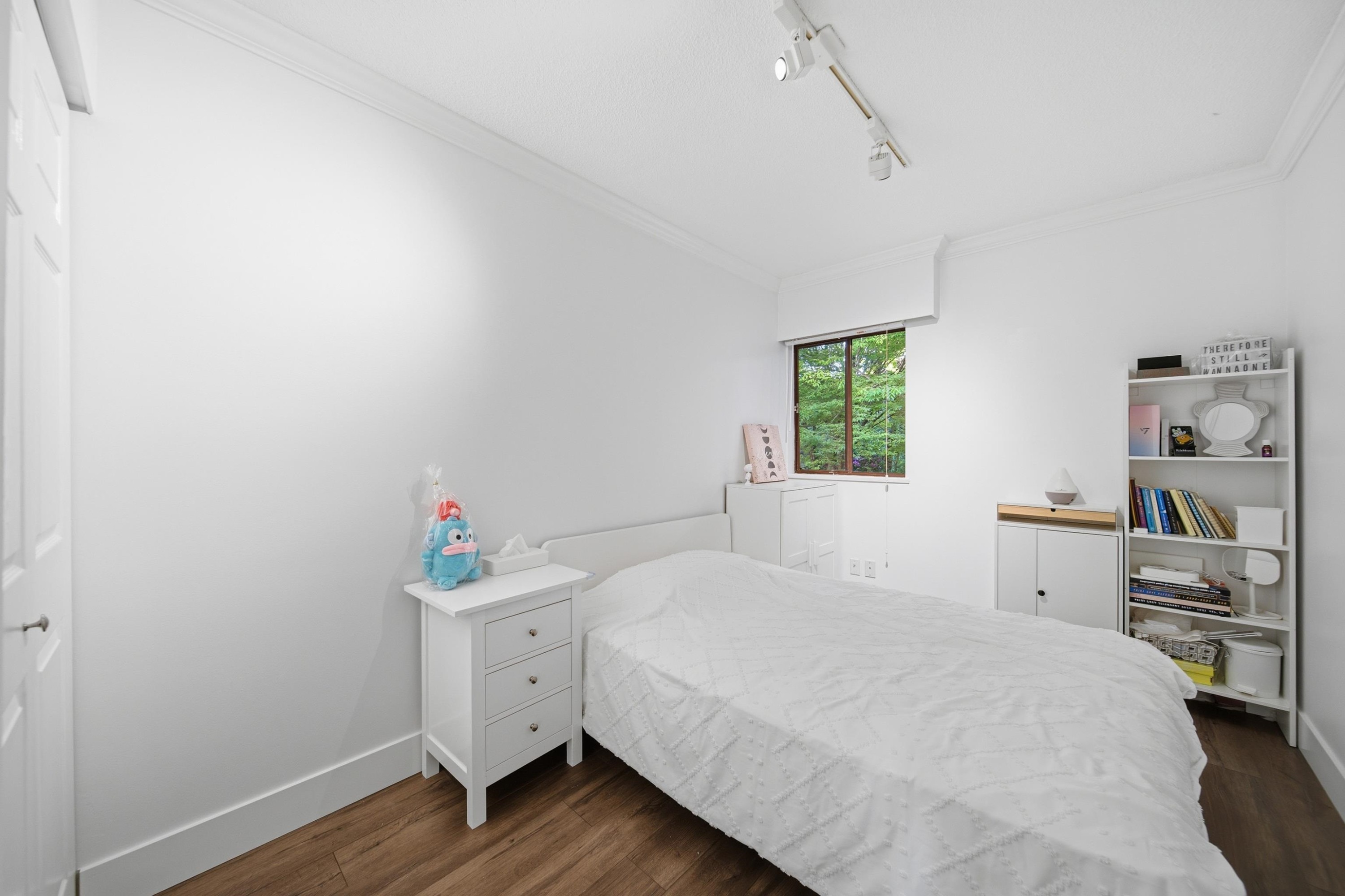 5416 Yew Street, Vancouver, BC