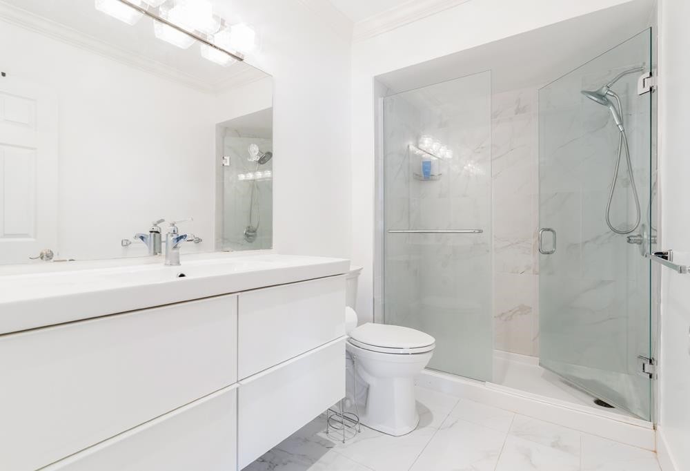 5416 Yew Street, Vancouver, BC