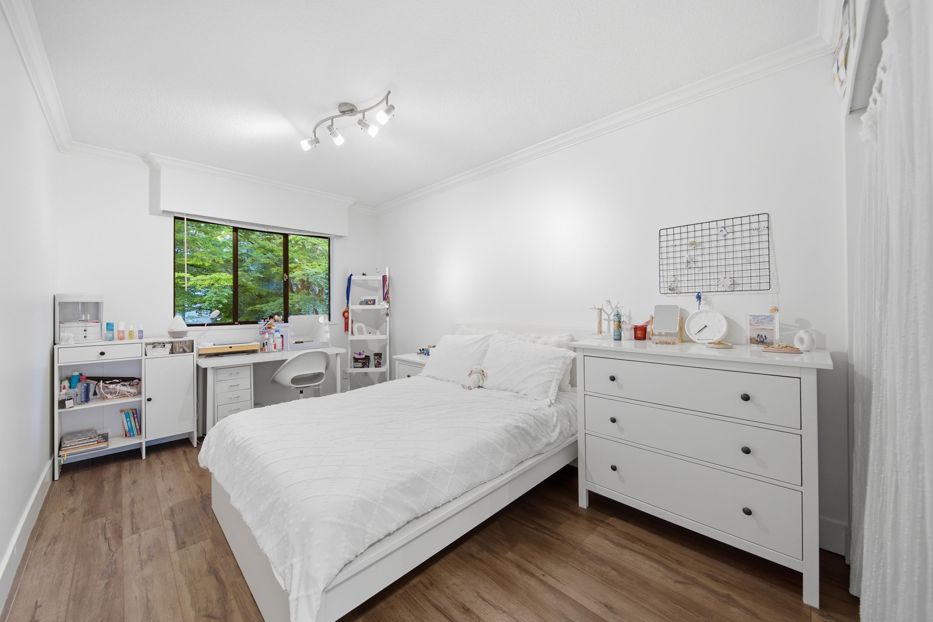 5416 Yew Street, Vancouver, BC