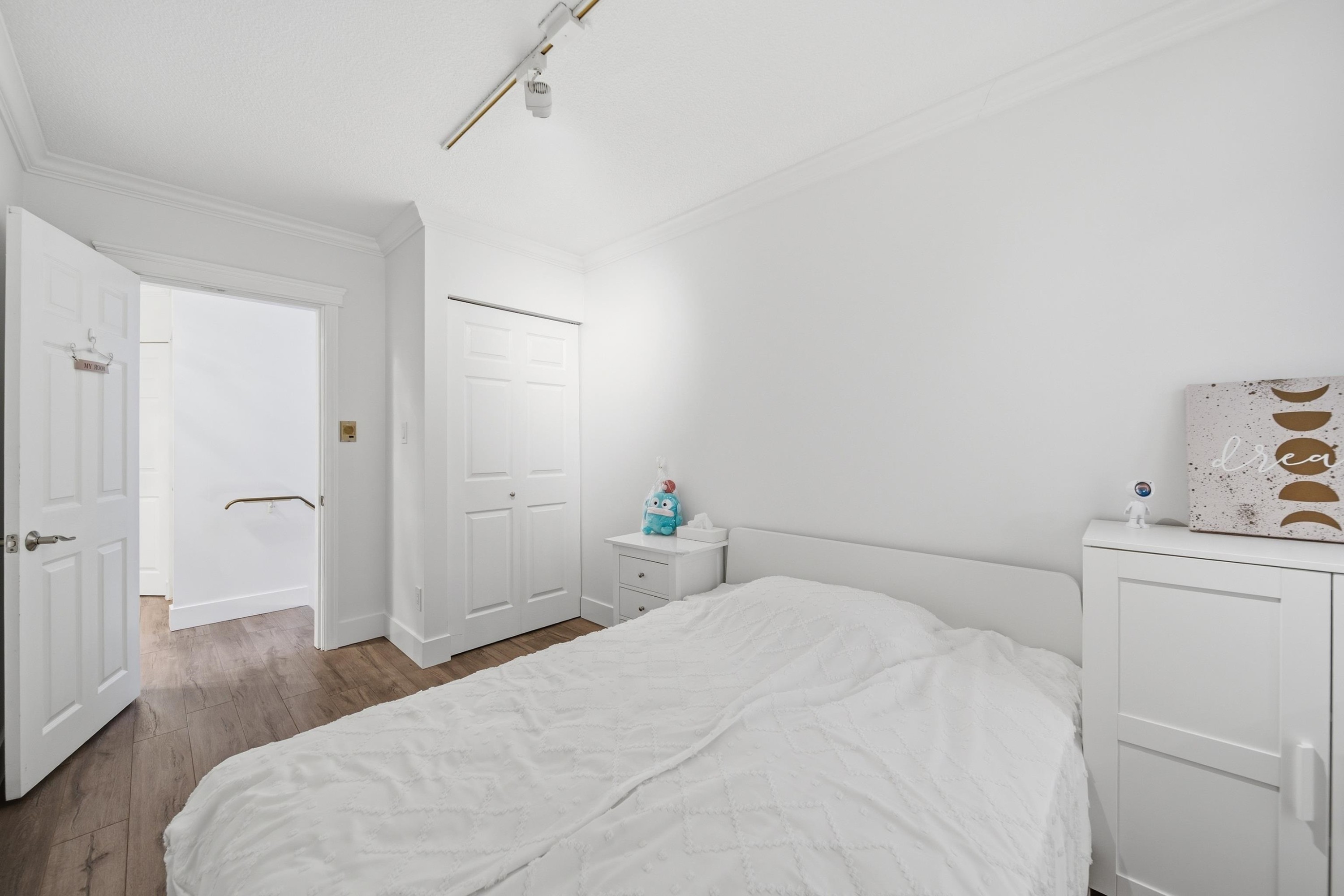 5416 Yew Street, Vancouver, BC