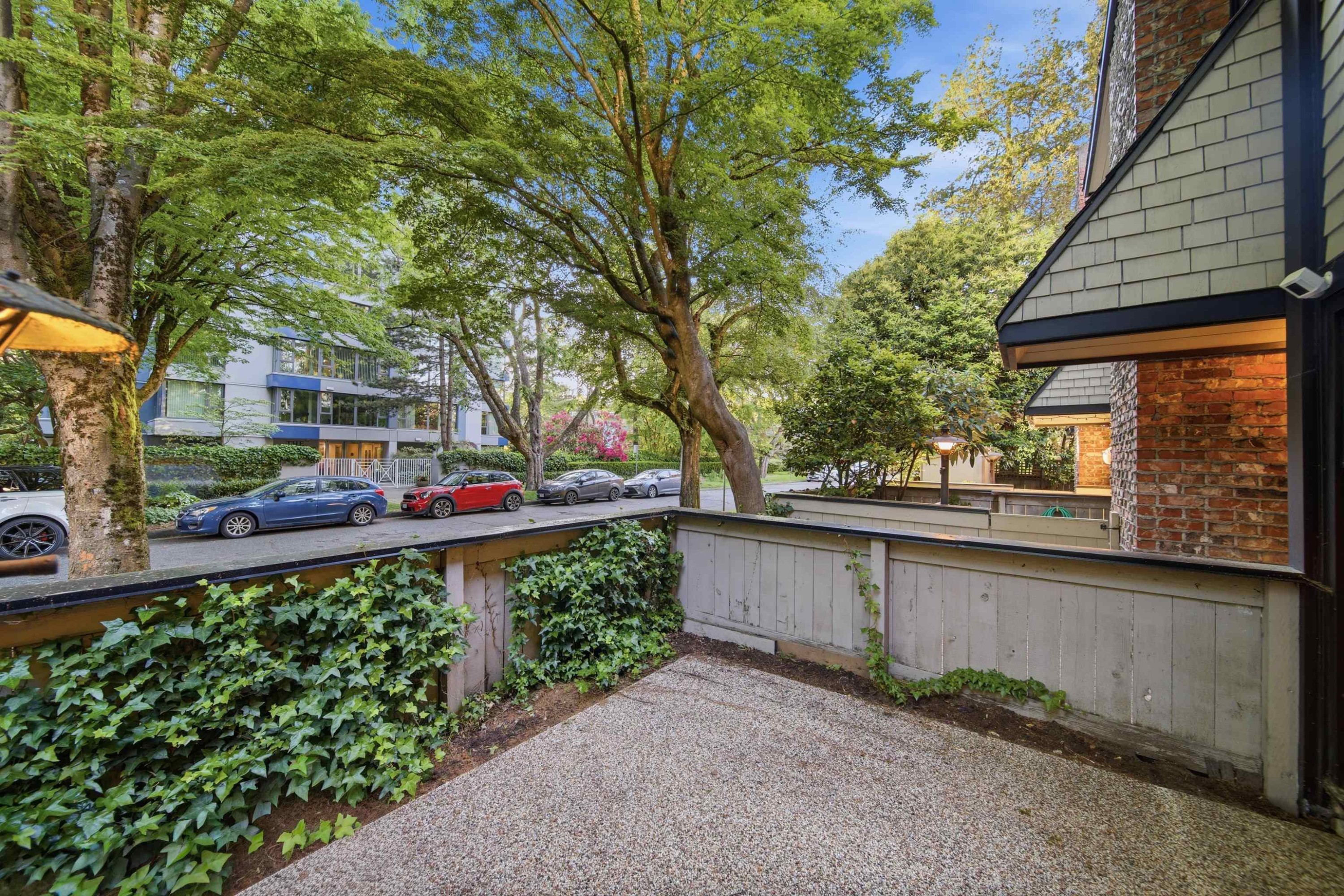 5416 Yew Street, Vancouver, BC