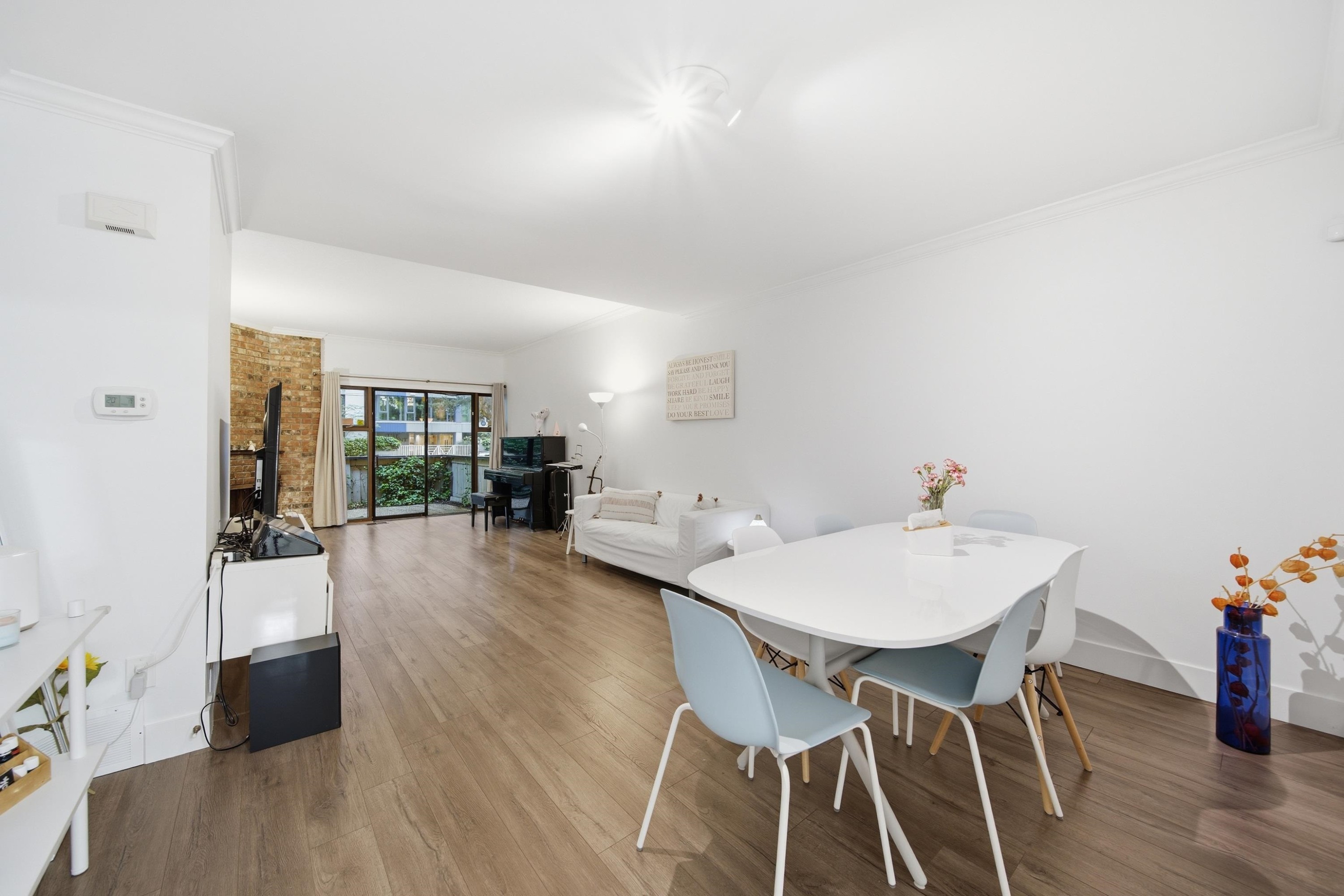 5416 Yew Street, Vancouver, BC