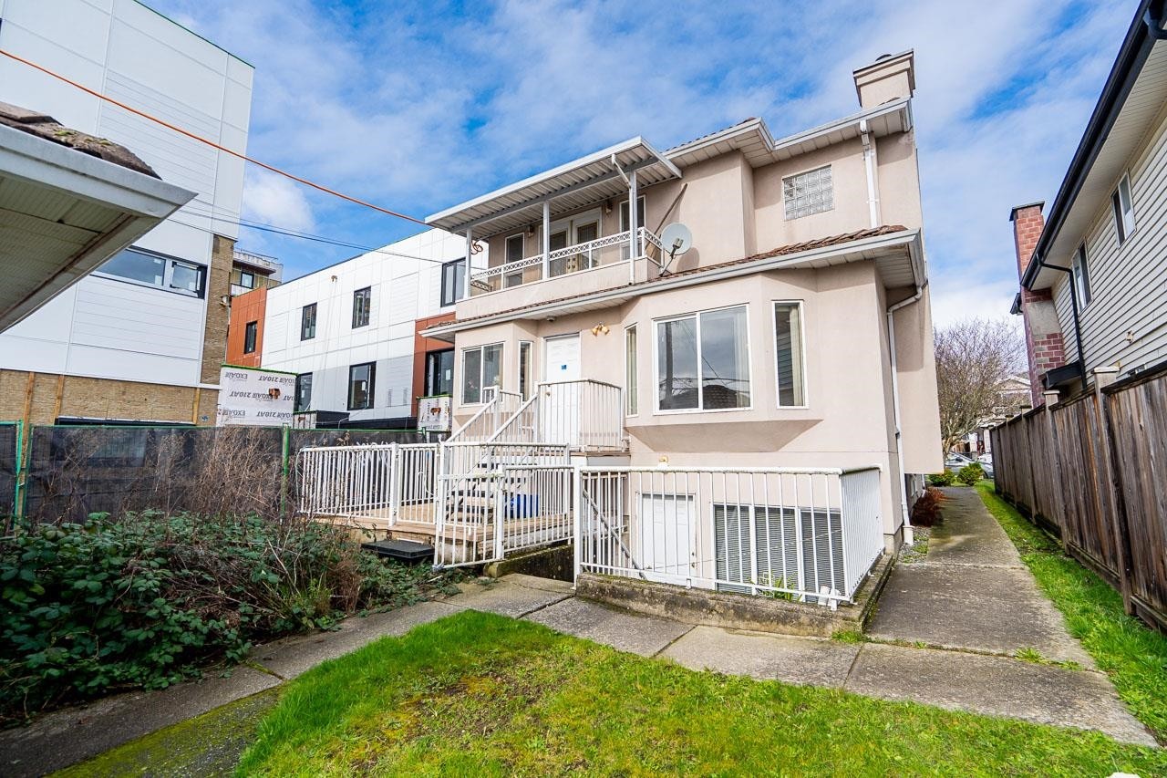 726 56Th Avenue E, Vancouver, BC