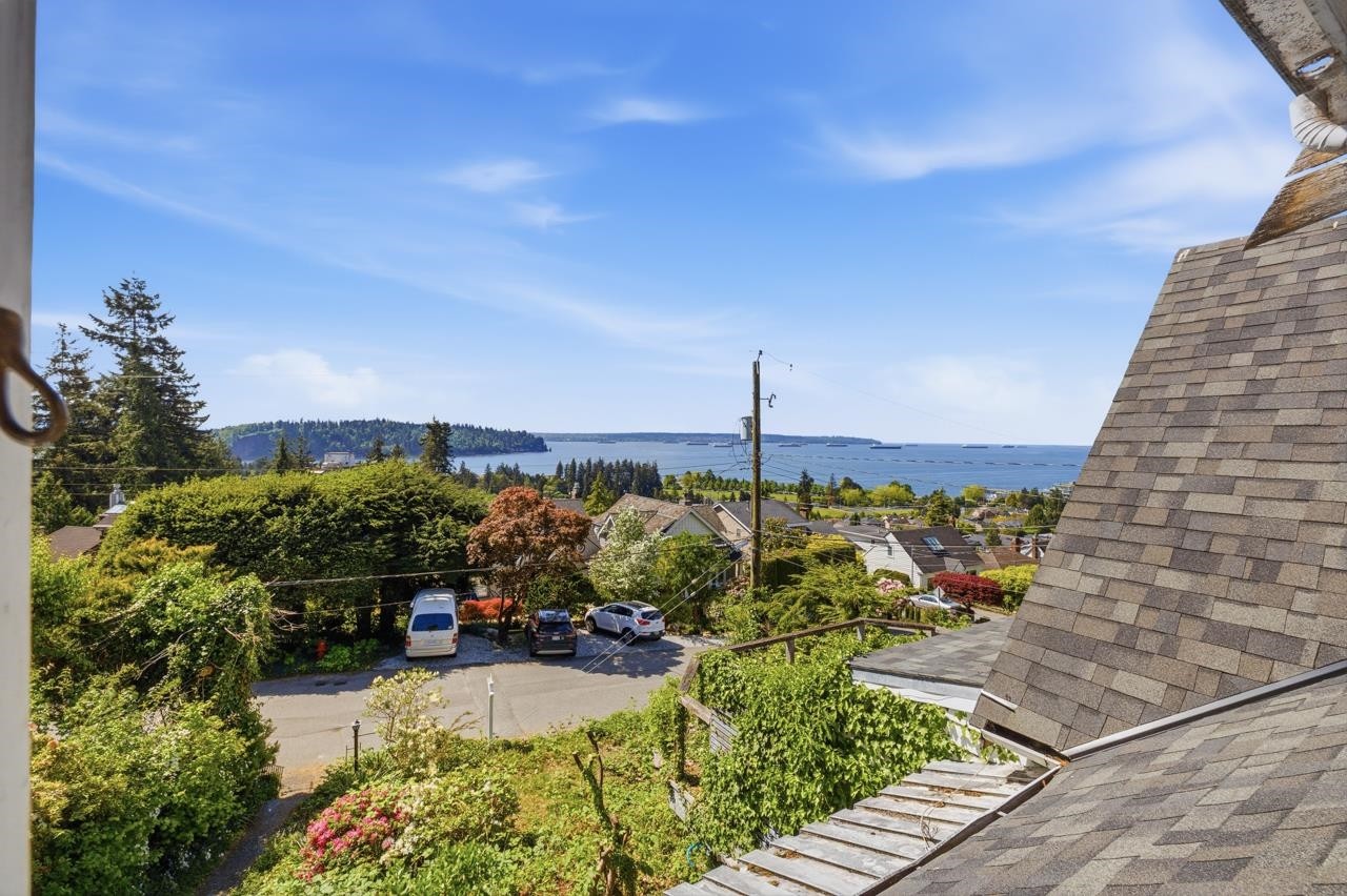1013 Duchess Avenue, West Vancouver, BC