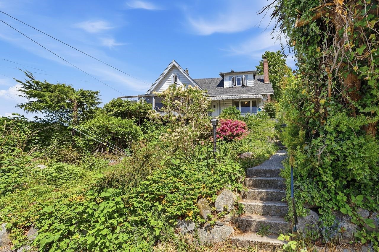 1013 Duchess Avenue, West Vancouver, BC