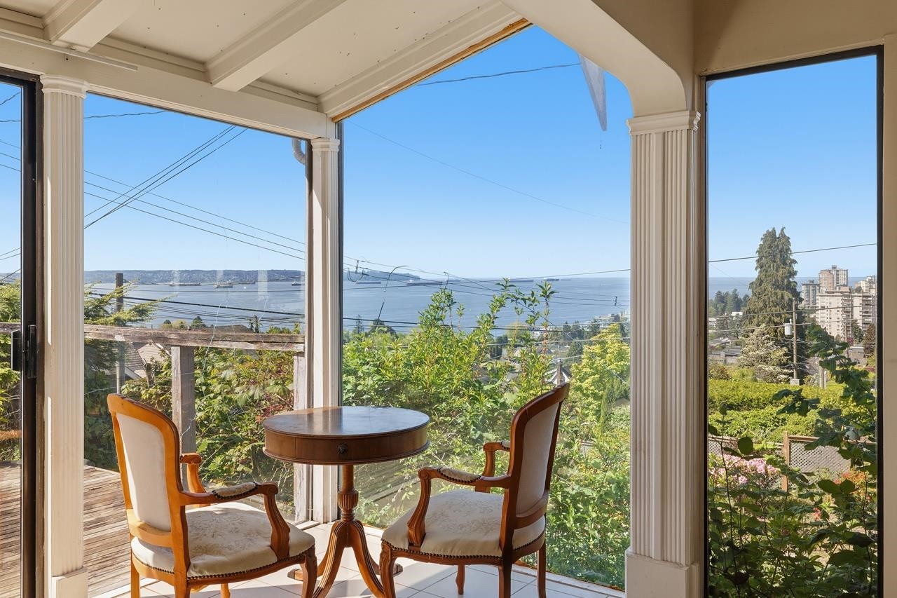 1013 Duchess Avenue, West Vancouver, BC