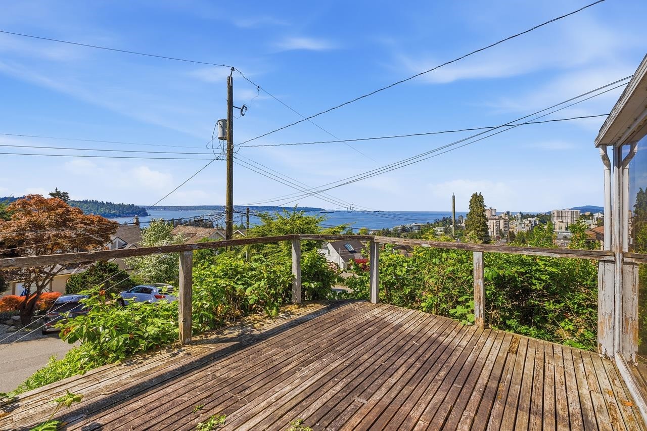 1013 Duchess Avenue, West Vancouver, BC