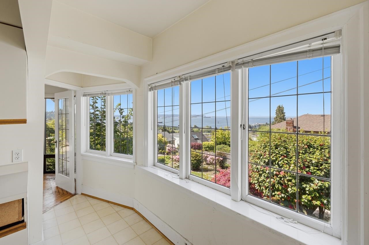 1013 Duchess Avenue, West Vancouver, BC