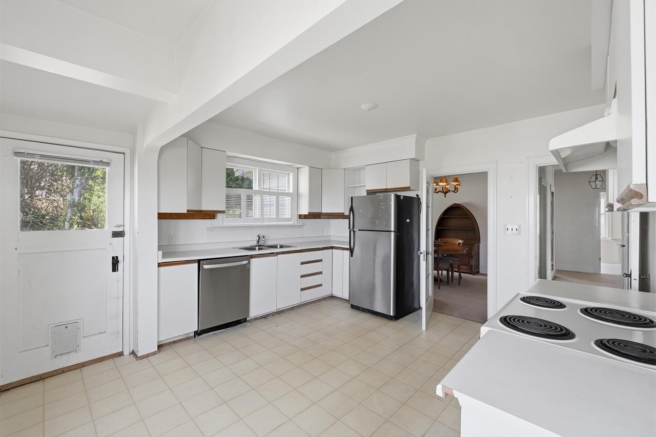 1013 Duchess Avenue, West Vancouver, BC