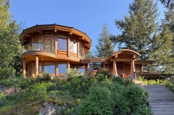 675 Cates Lane Bowen Island, BC V0N 1G2