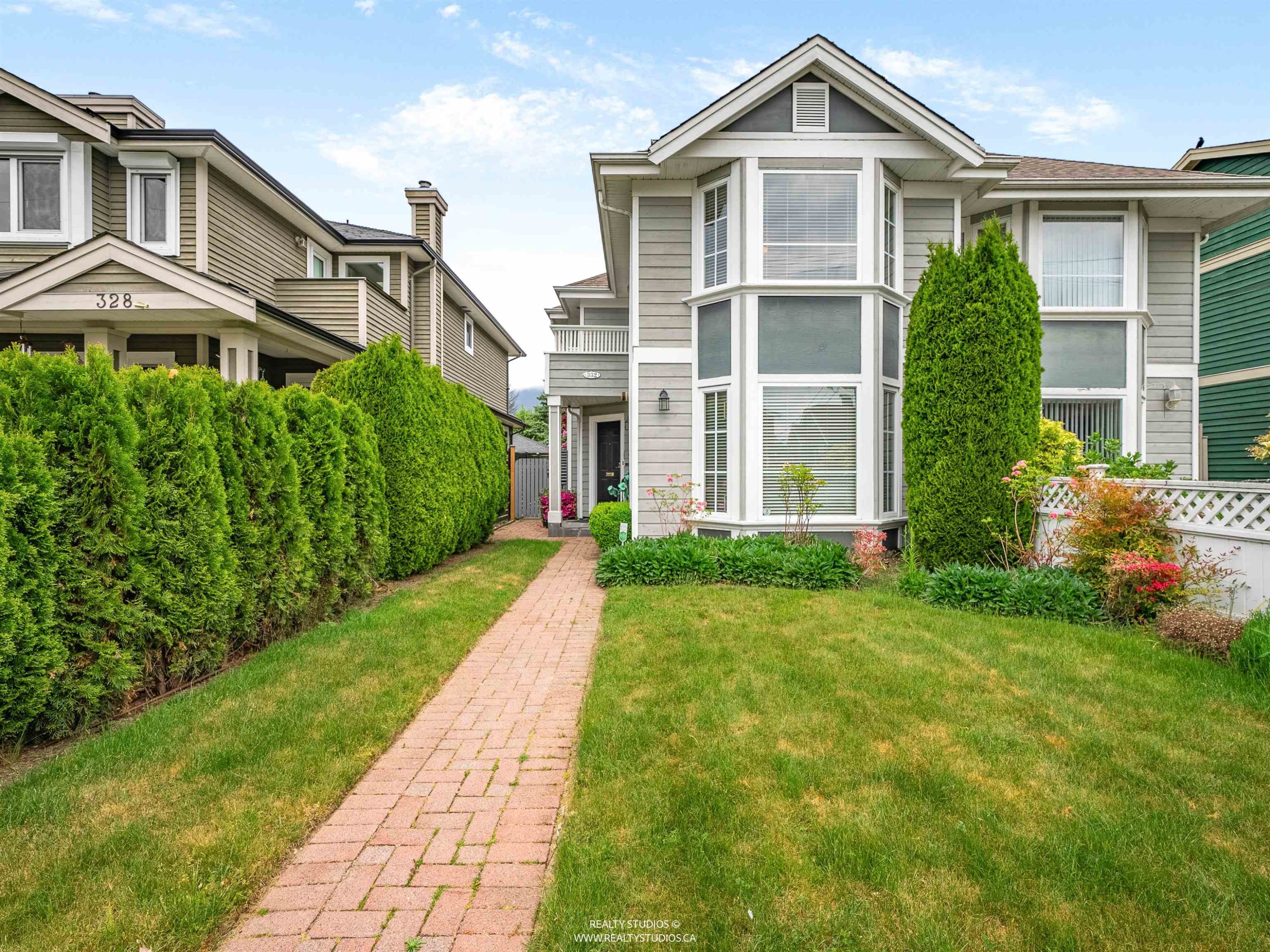 332 12Th Street E, North Vancouver, BC