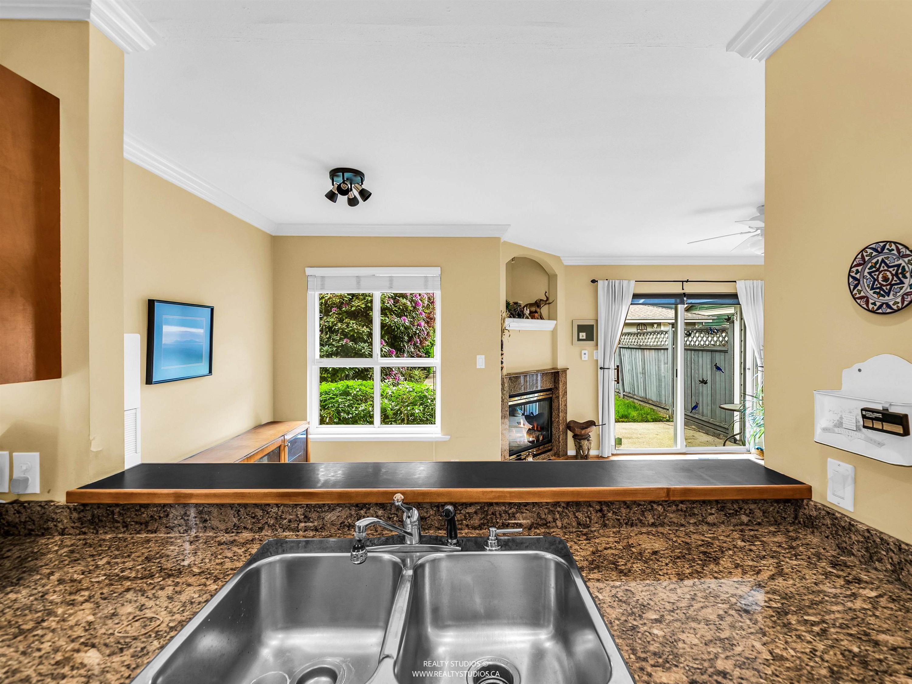 332 12Th Street E, North Vancouver, BC