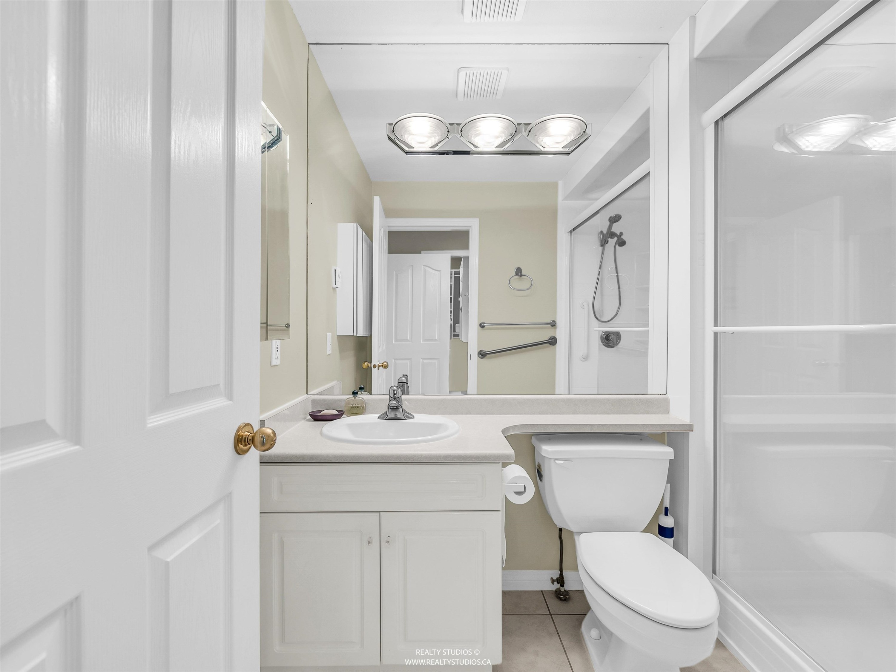 332 12Th Street E, North Vancouver, BC