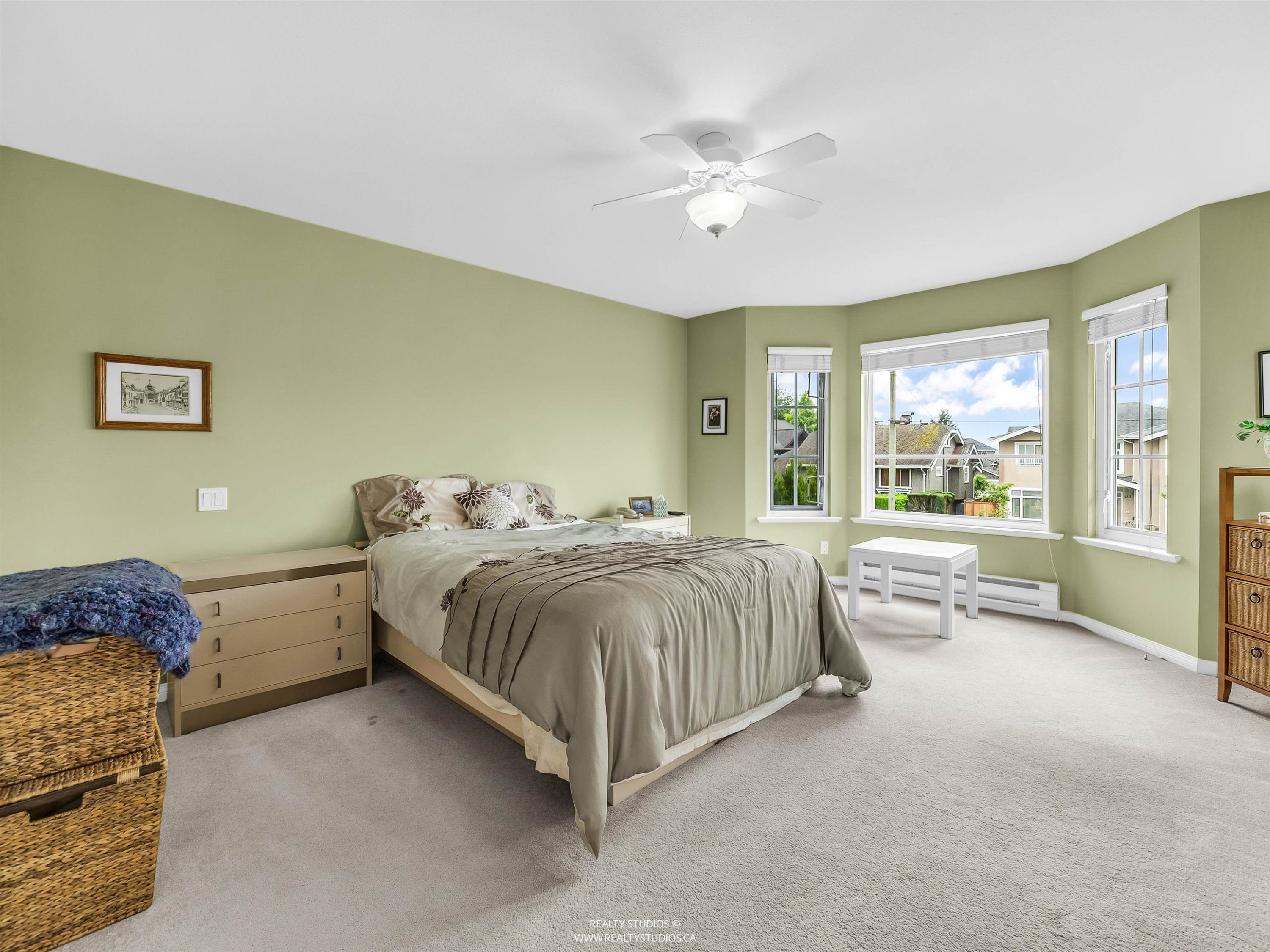 332 12Th Street E, North Vancouver, BC