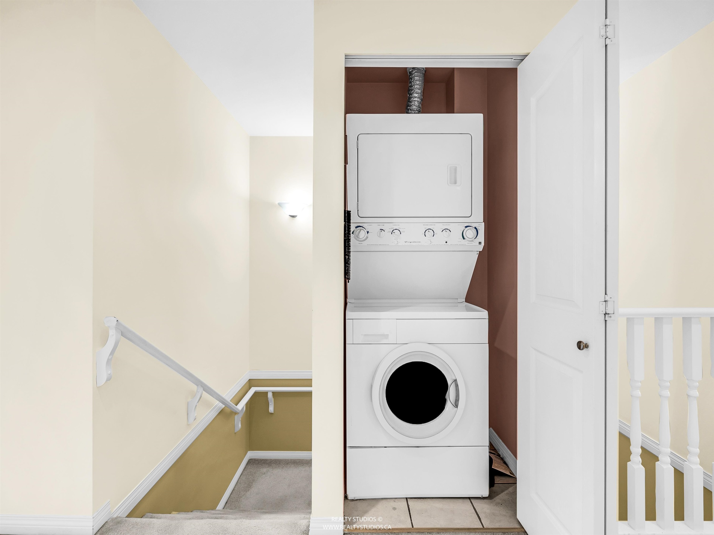 332 12Th Street E, North Vancouver, BC