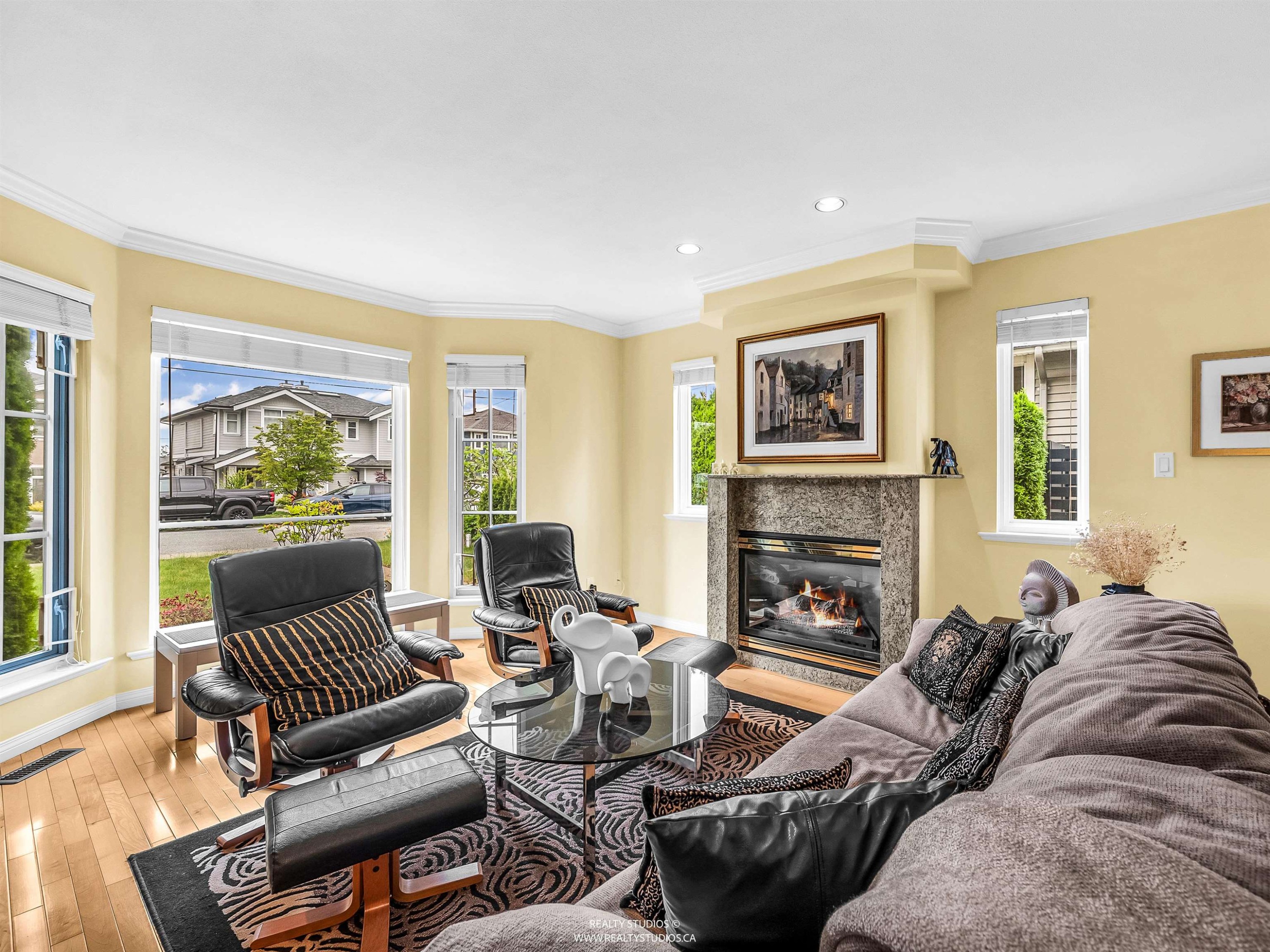 332 12Th Street E, North Vancouver, BC