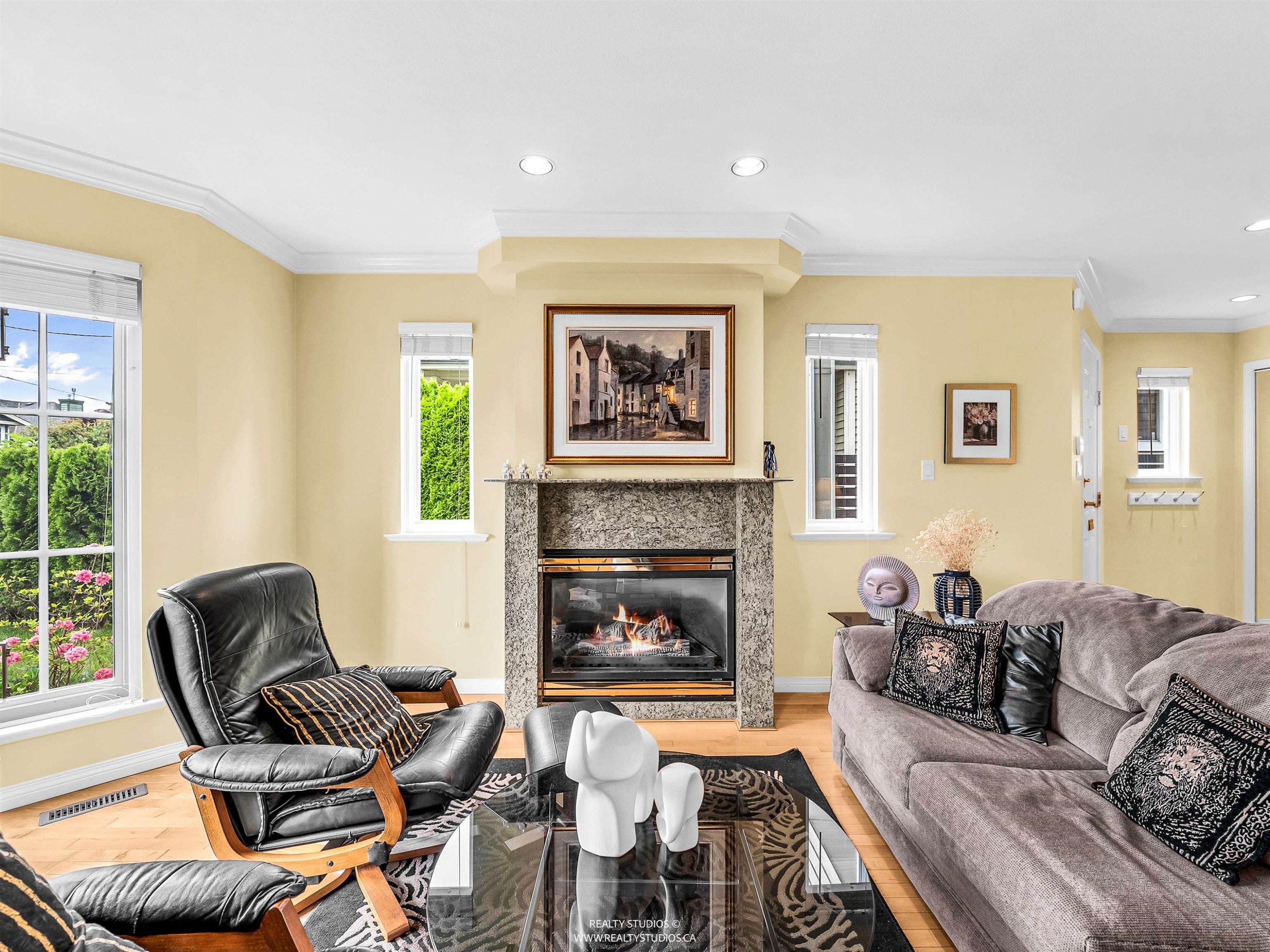 332 12Th Street E, North Vancouver, BC