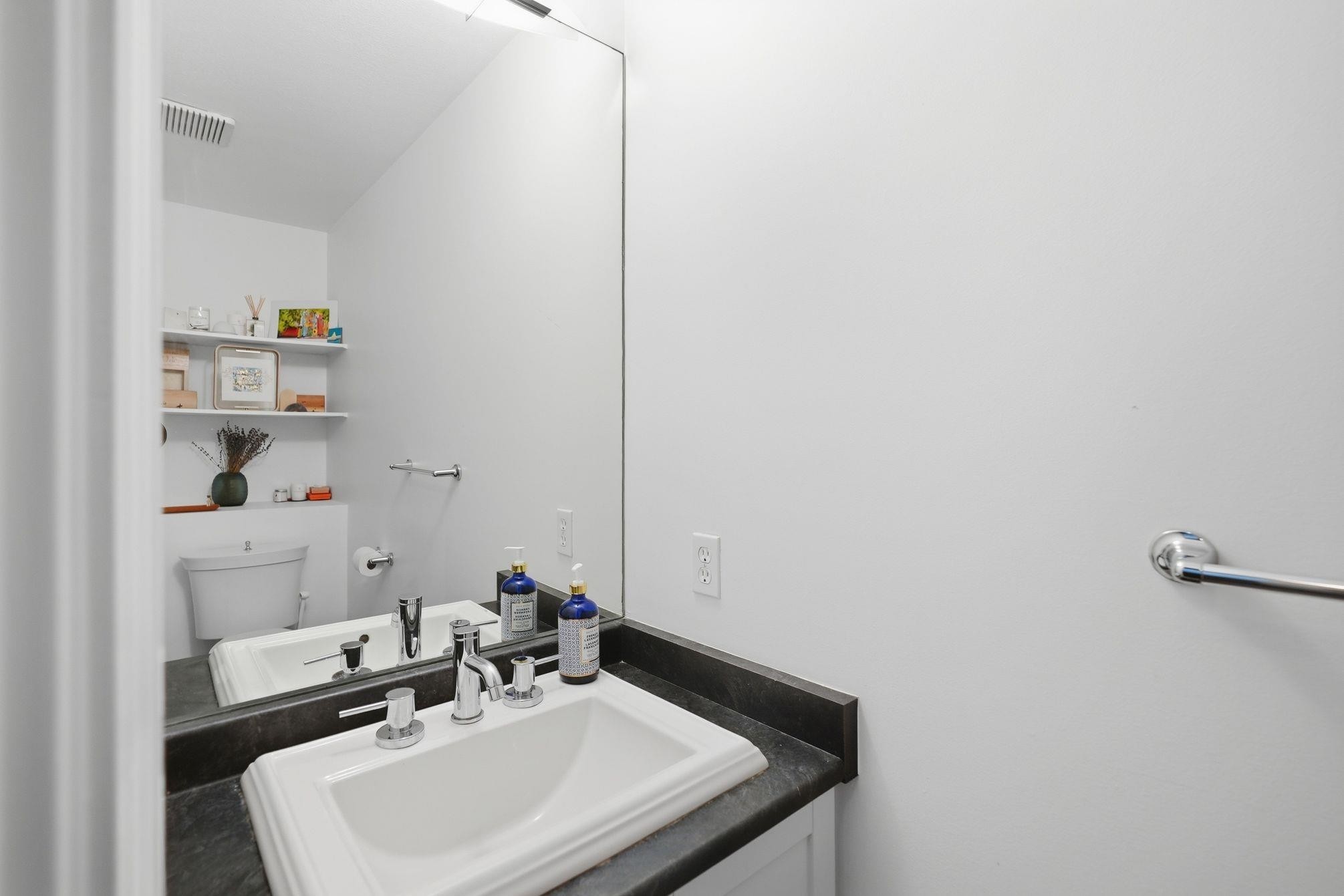 2510 4Th Avenue W, Vancouver, BC