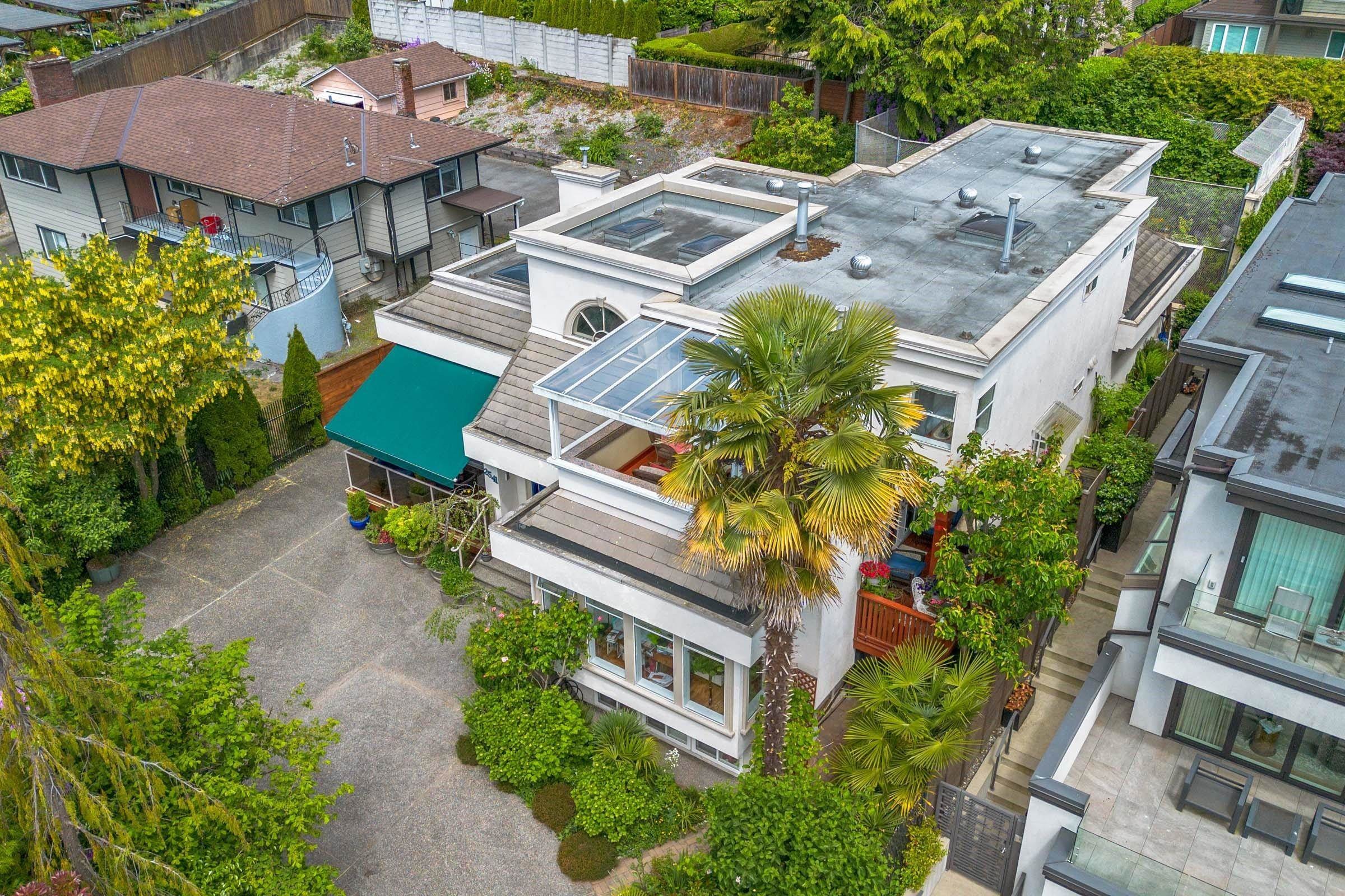 2541 Marine Drive, West Vancouver, BC