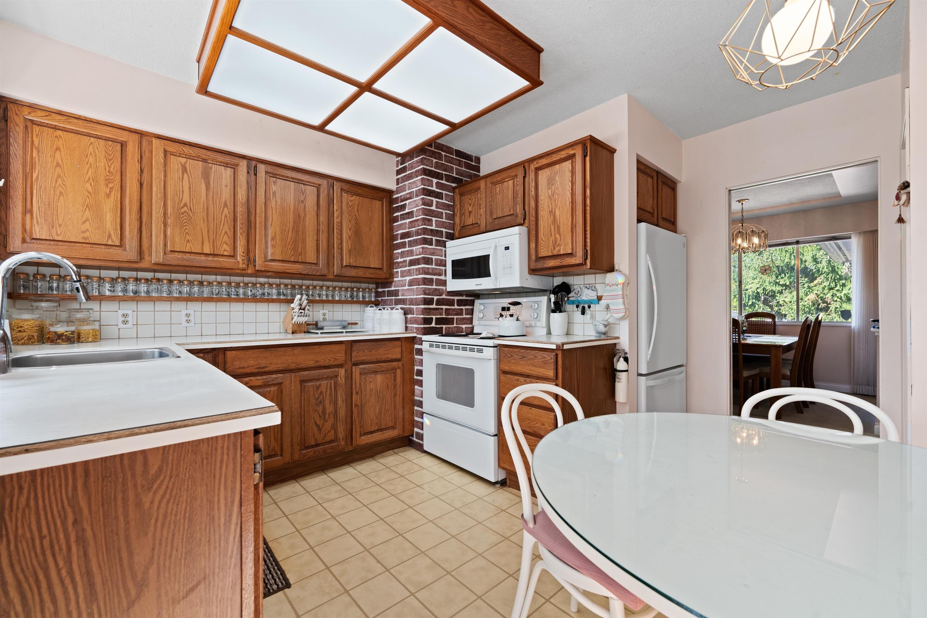 689 Poplar Street, Coquitlam, BC