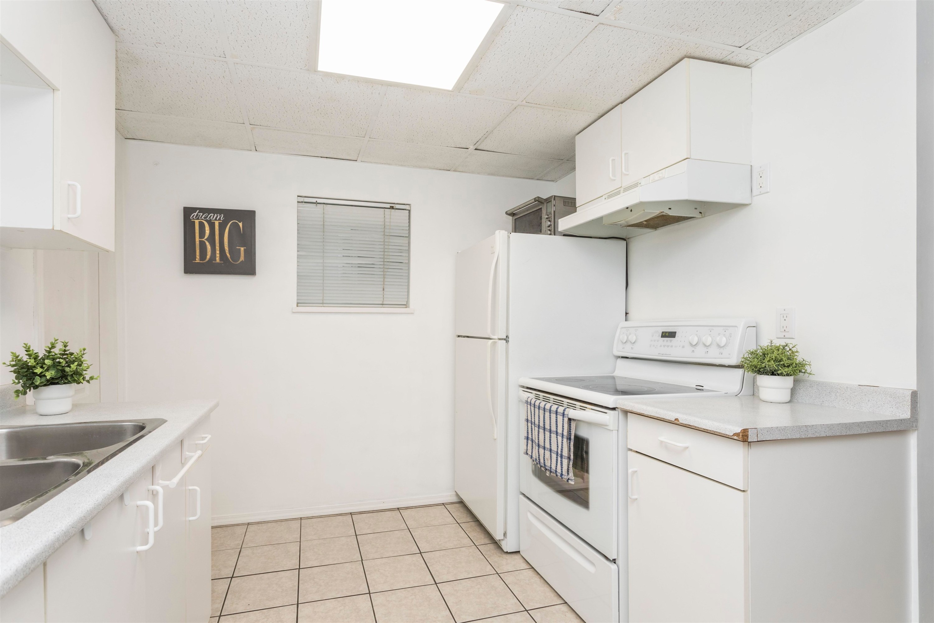1976 Warwick Avenue, Port Coquitlam, BC
