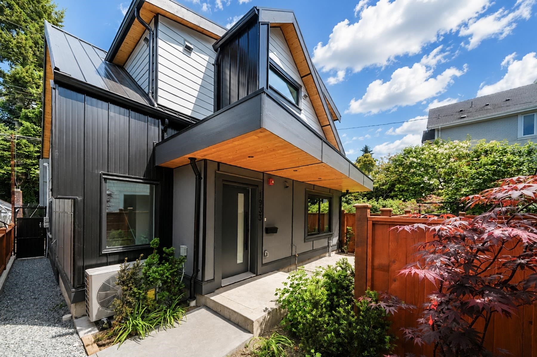 1933 4Th Avenue E, Vancouver, BC