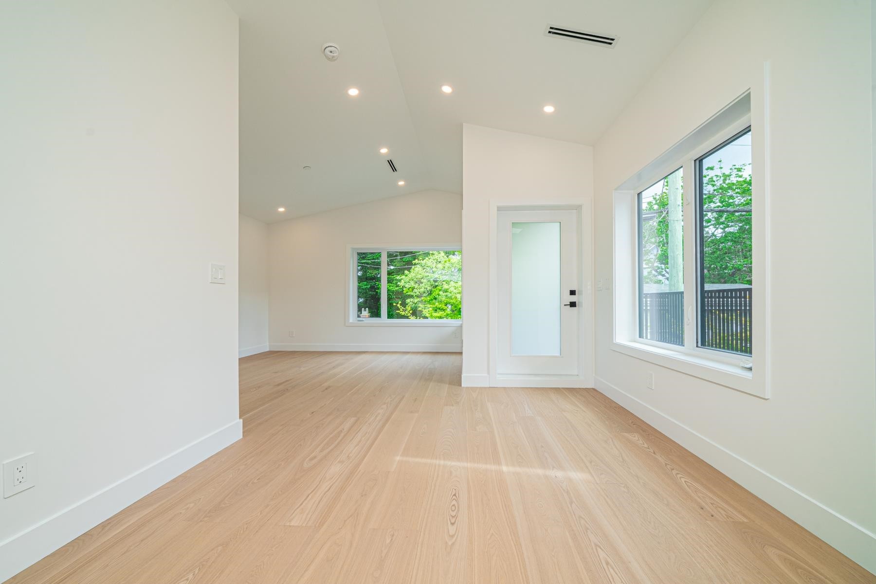 1933 4Th Avenue E, Vancouver, BC