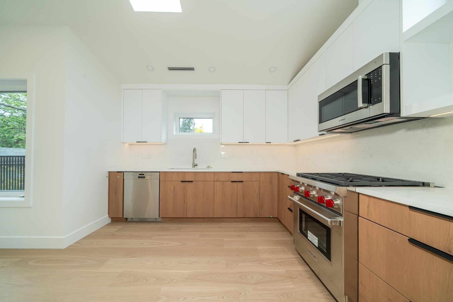 1933 4Th Avenue E, Vancouver, BC