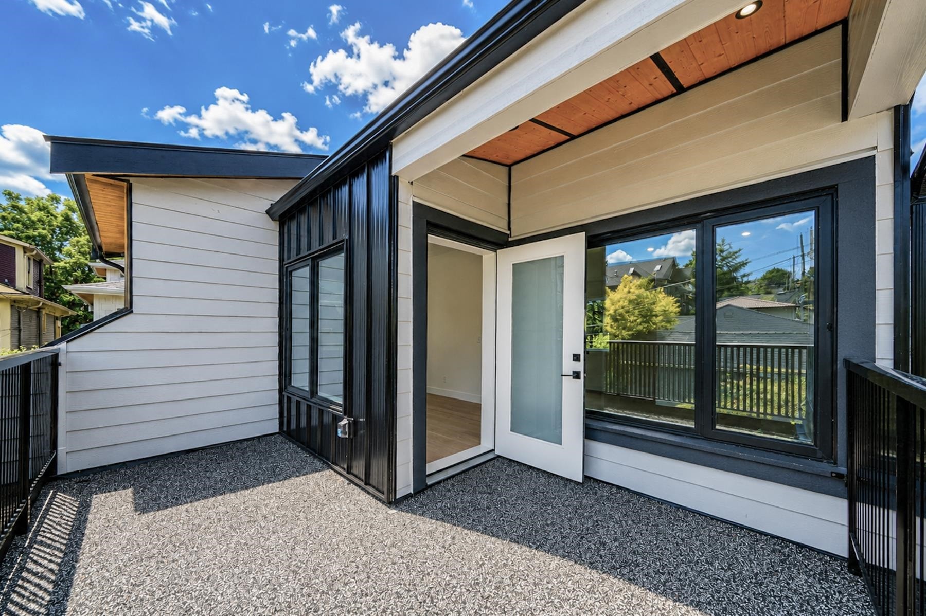 1933 4Th Avenue E, Vancouver, BC
