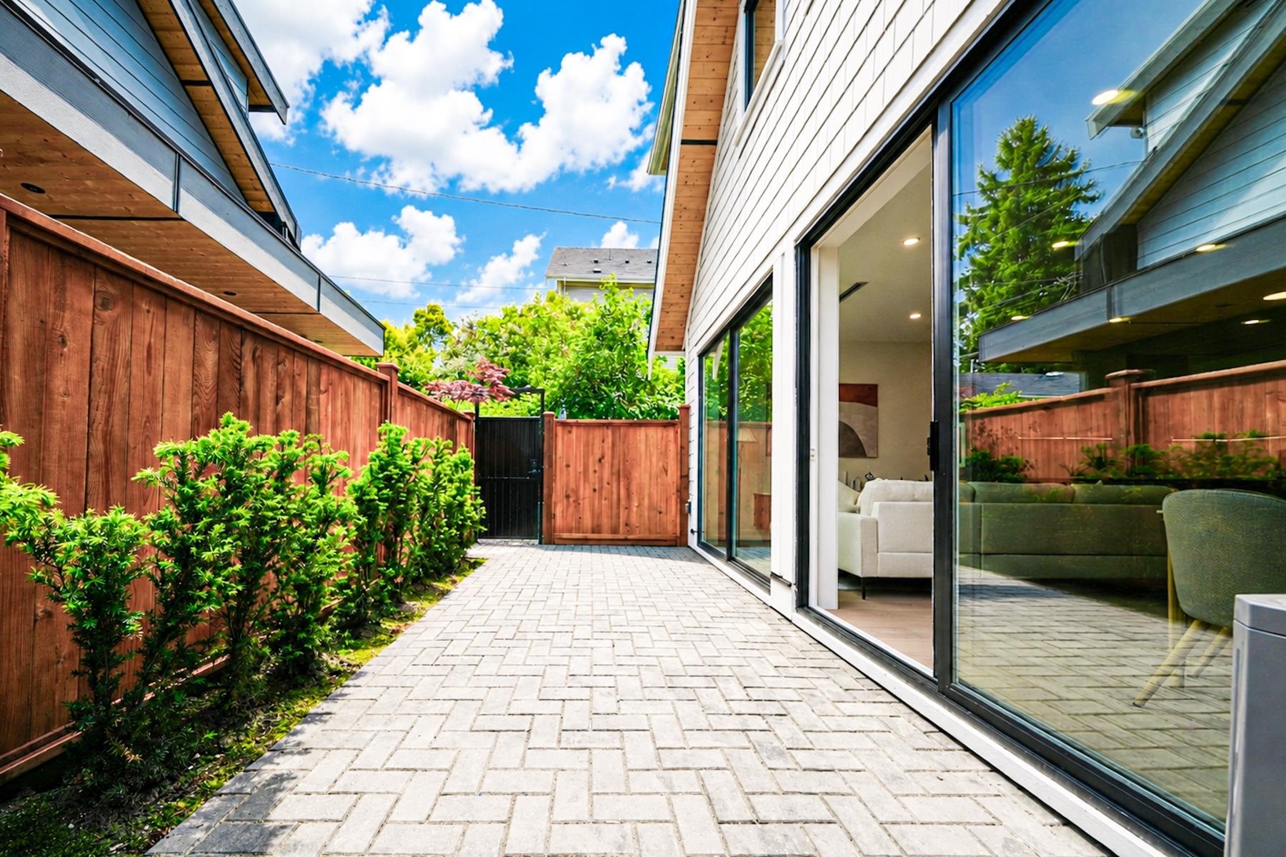 1935 4Th Avenue E, Vancouver, BC
