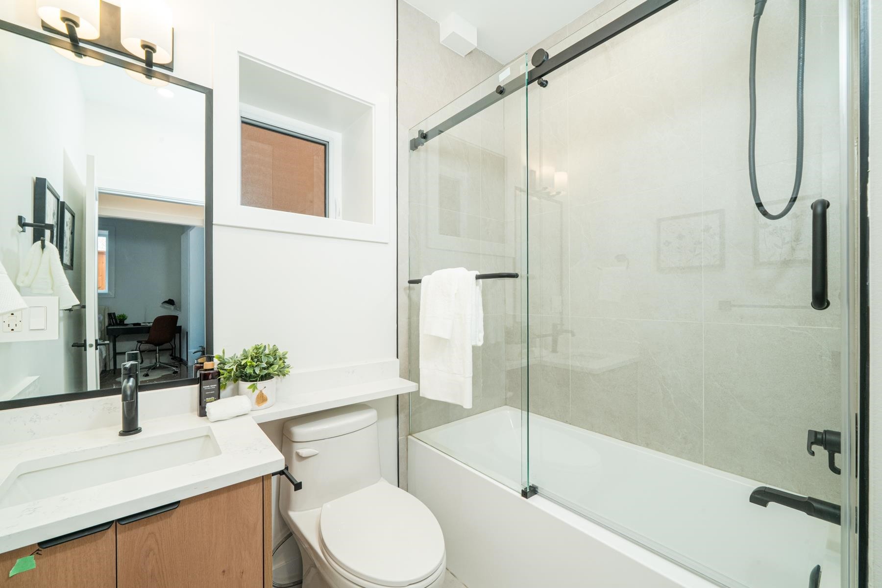 1937 4Th Avenue E, Vancouver, BC