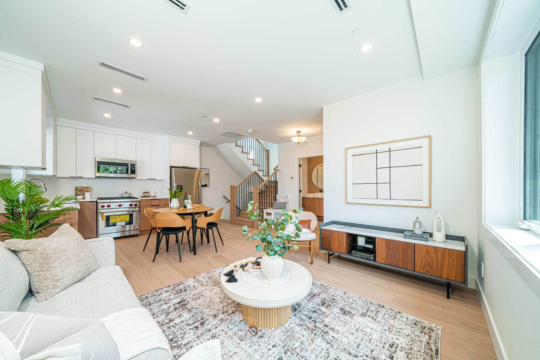 1937 4Th Avenue E, Vancouver, BC