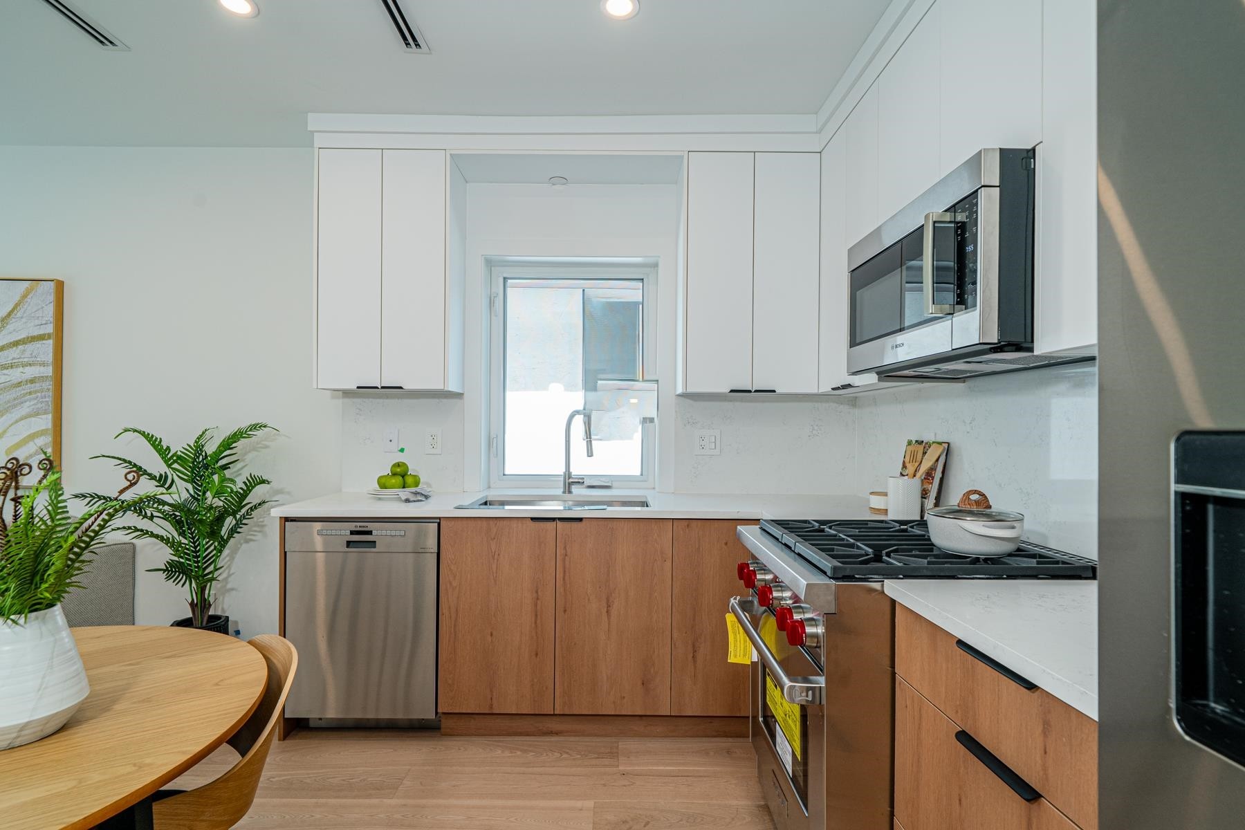 1937 4Th Avenue E, Vancouver, BC
