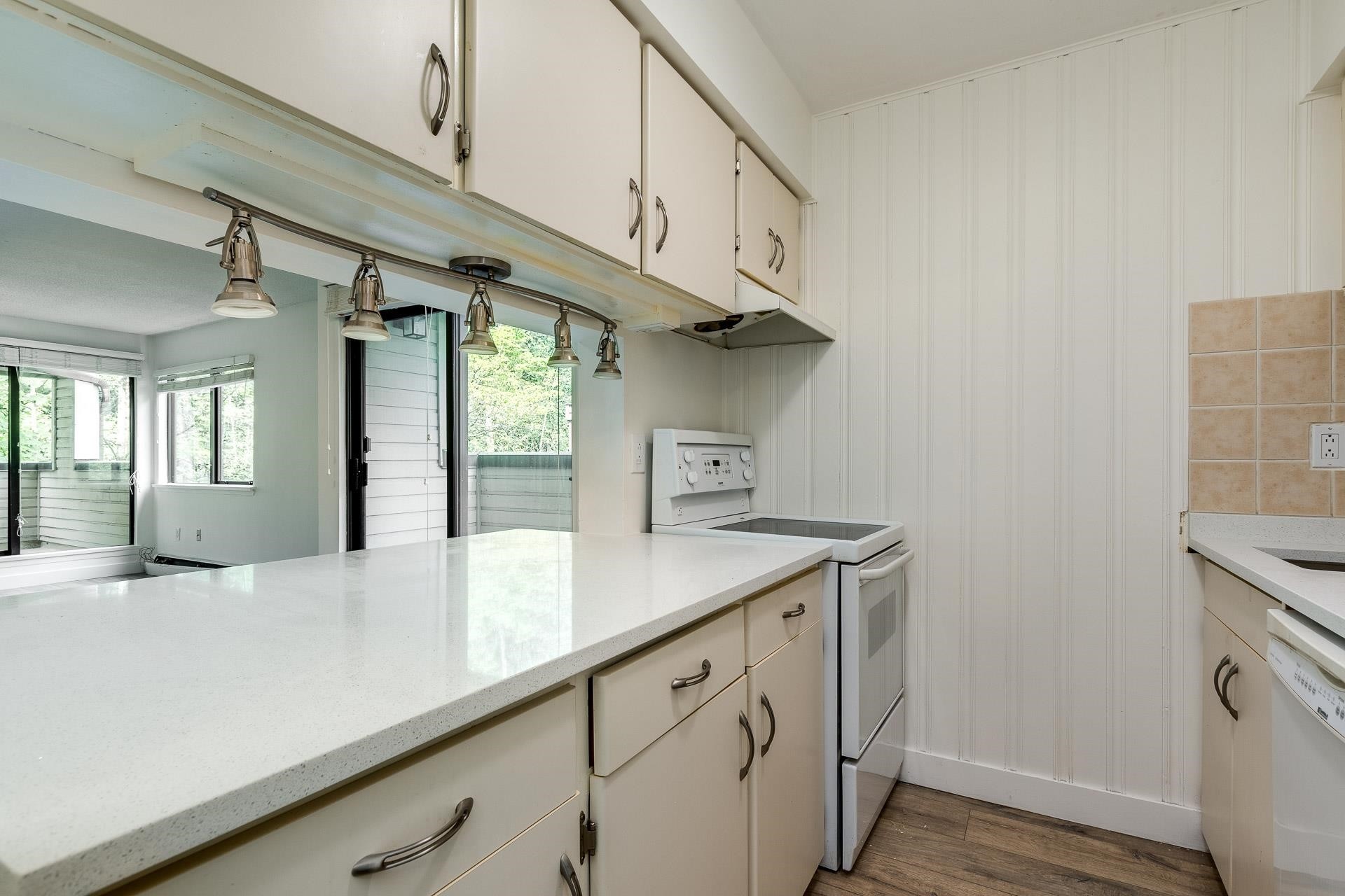 212-3275 Mountain Highway, North Vancouver, BC