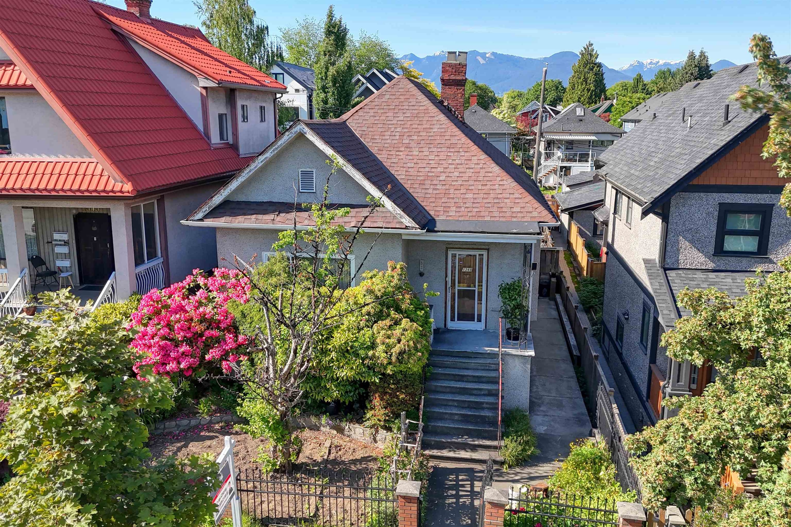 1349 14Th Avenue E, Vancouver, BC