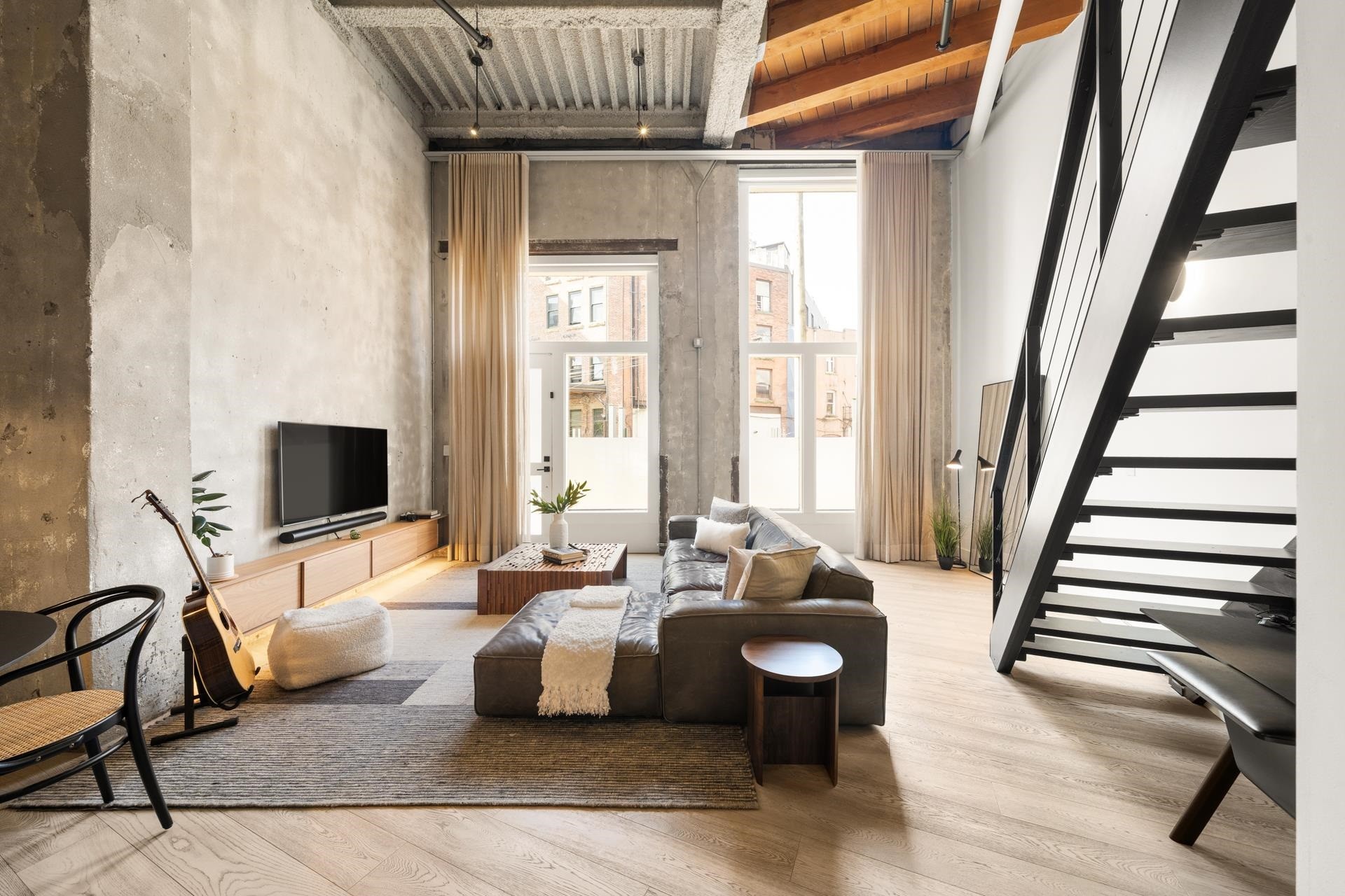 47 Cordova Street E, Vancouver, BC - Indoor