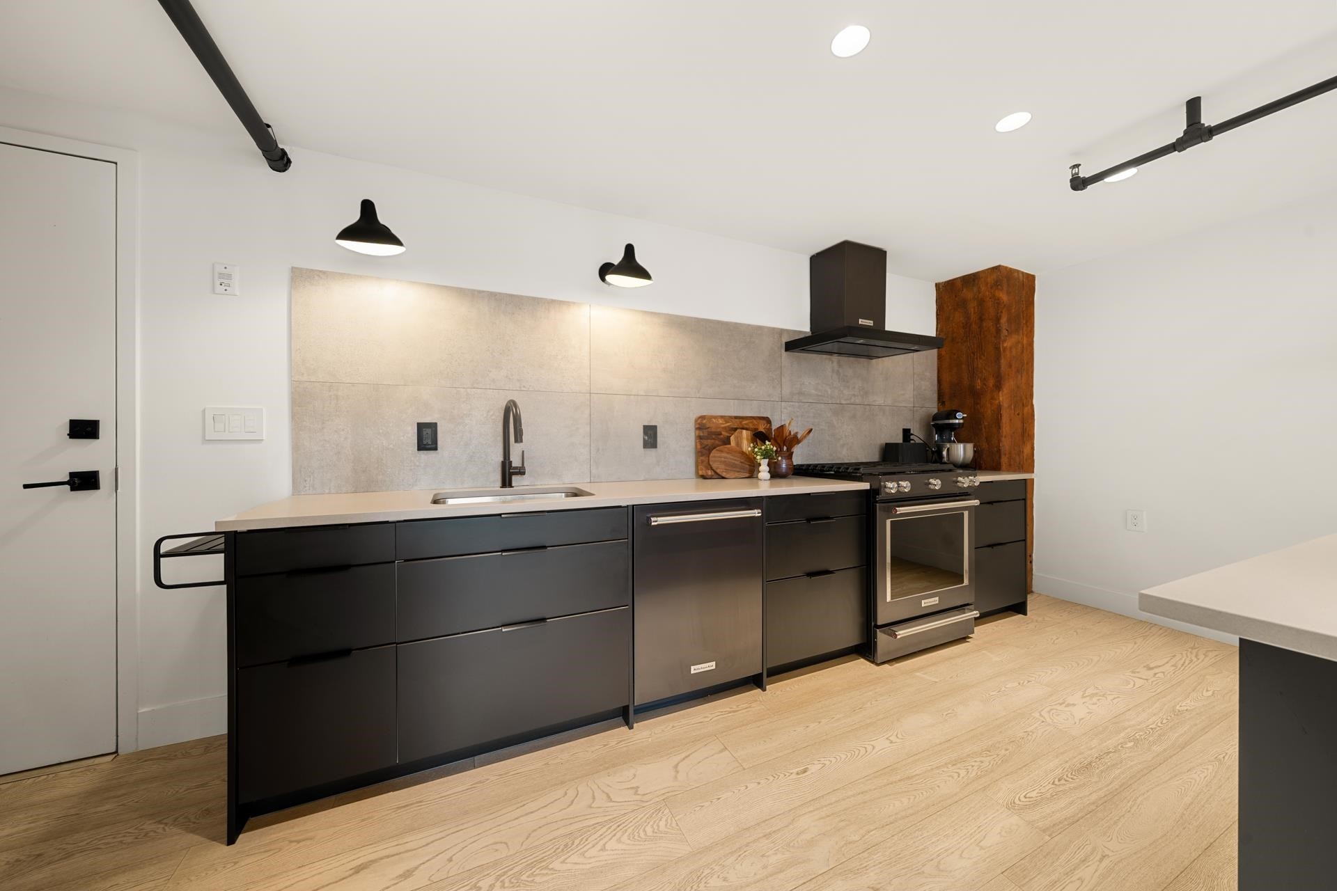 47 Cordova Street E, Vancouver, BC - Indoor Photo Showing Kitchen