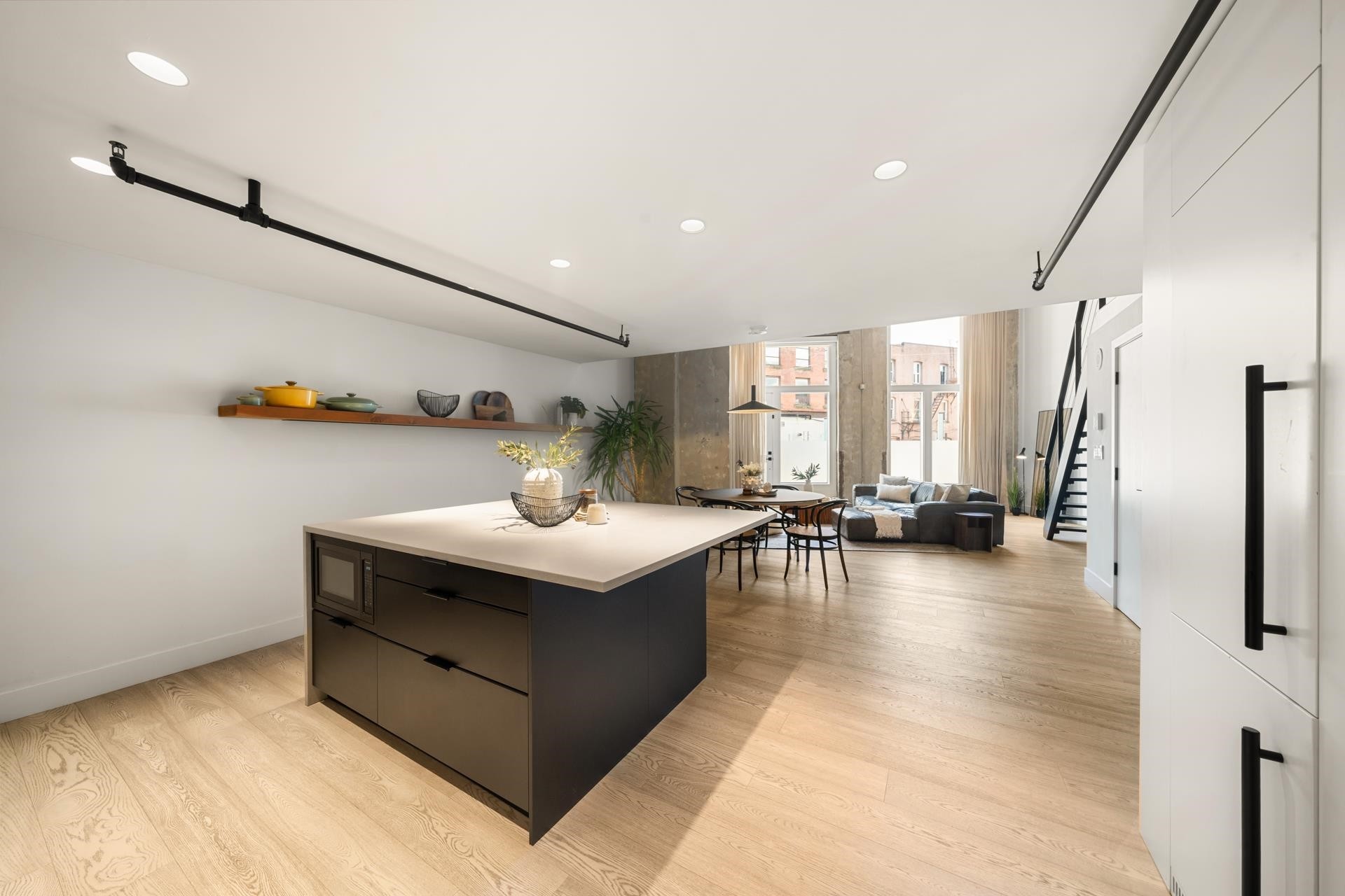 47 Cordova Street E, Vancouver, BC - Indoor Photo Showing Other Room