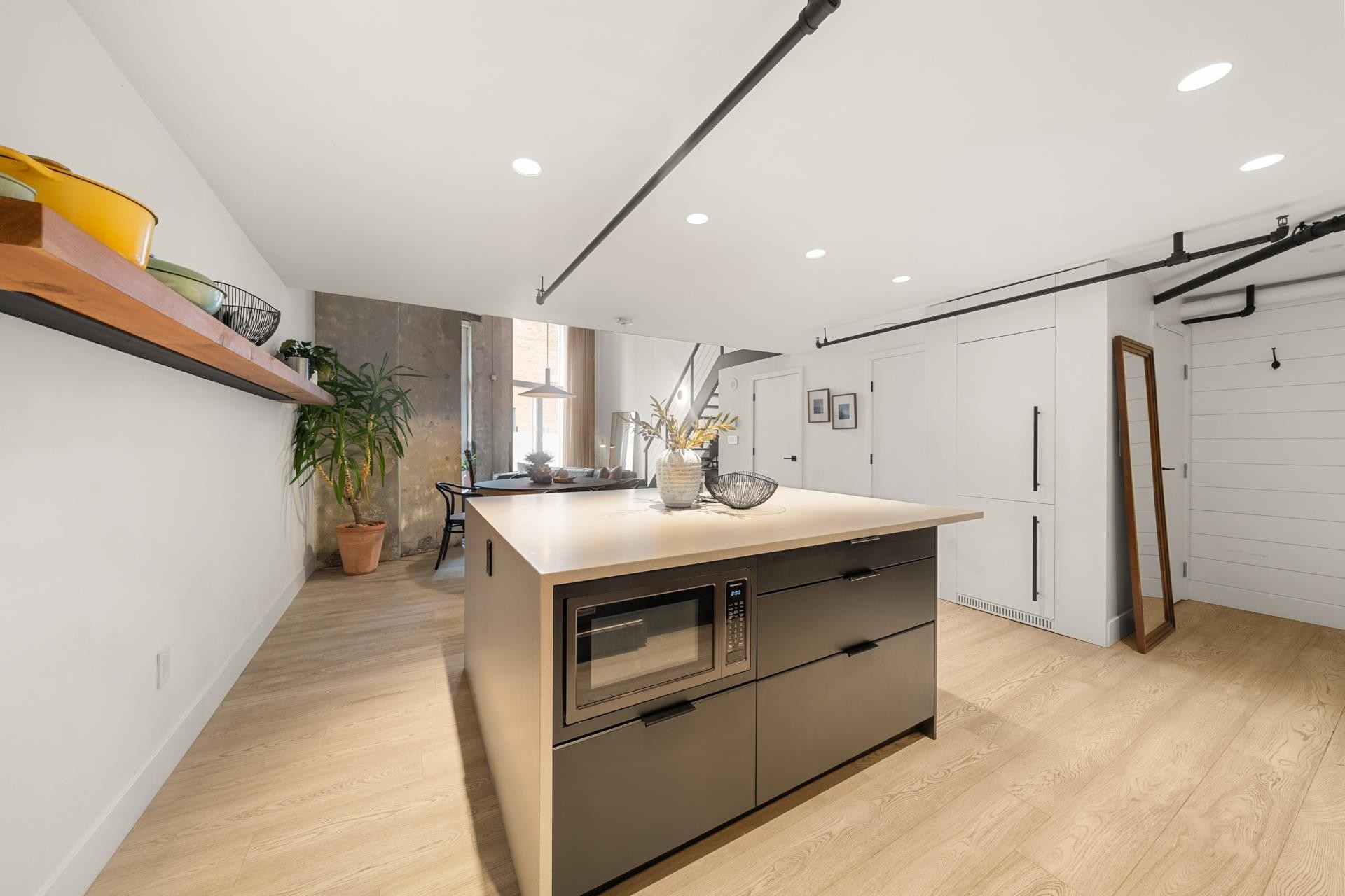 47 Cordova Street E, Vancouver, BC - Indoor Photo Showing Other Room