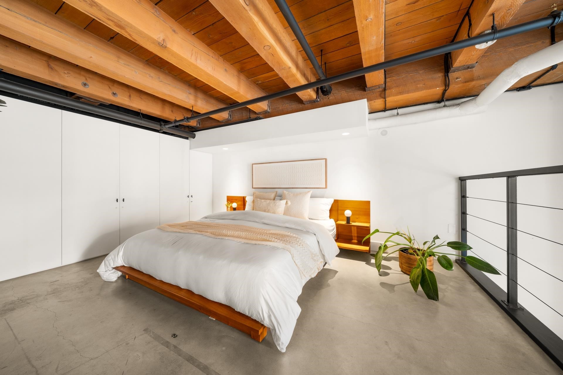 47 Cordova Street E, Vancouver, BC - Indoor Photo Showing Bedroom