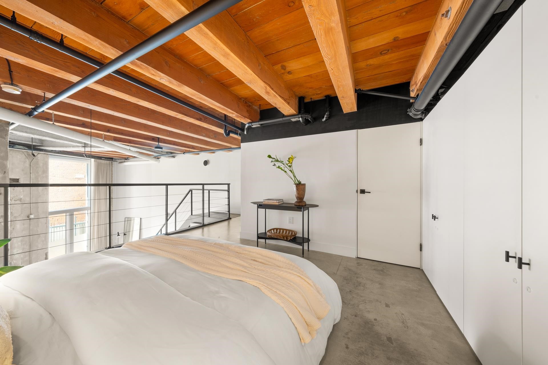 47 Cordova Street E, Vancouver, BC - Indoor