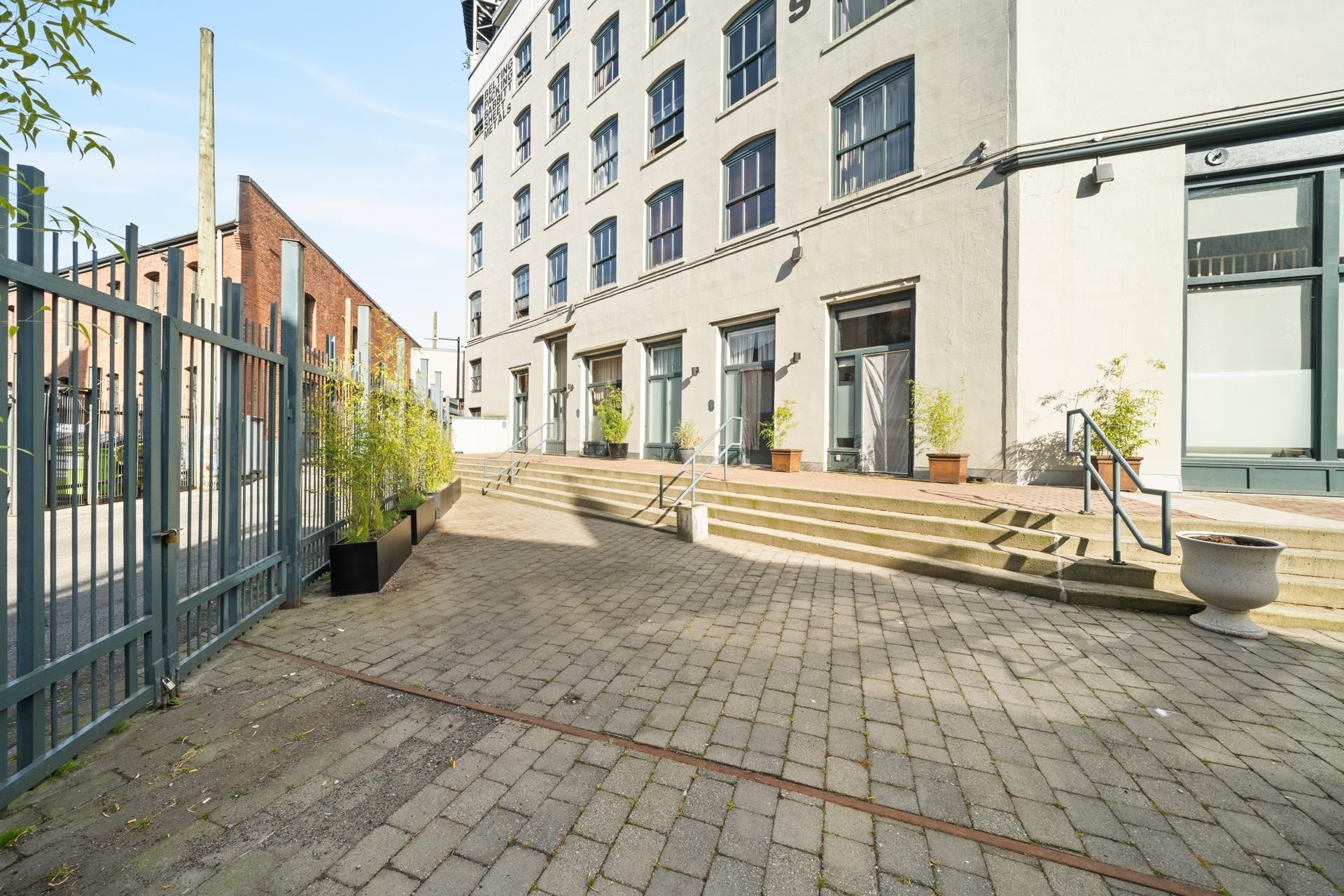 47 Cordova Street E, Vancouver, BC - Outdoor