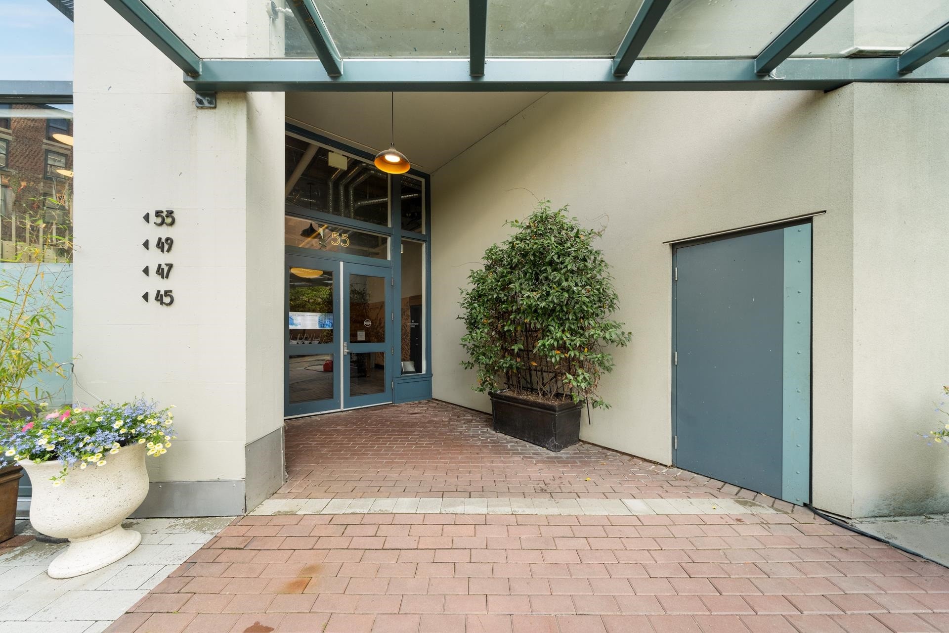 47 Cordova Street E, Vancouver, BC - Photo Showing Other Room