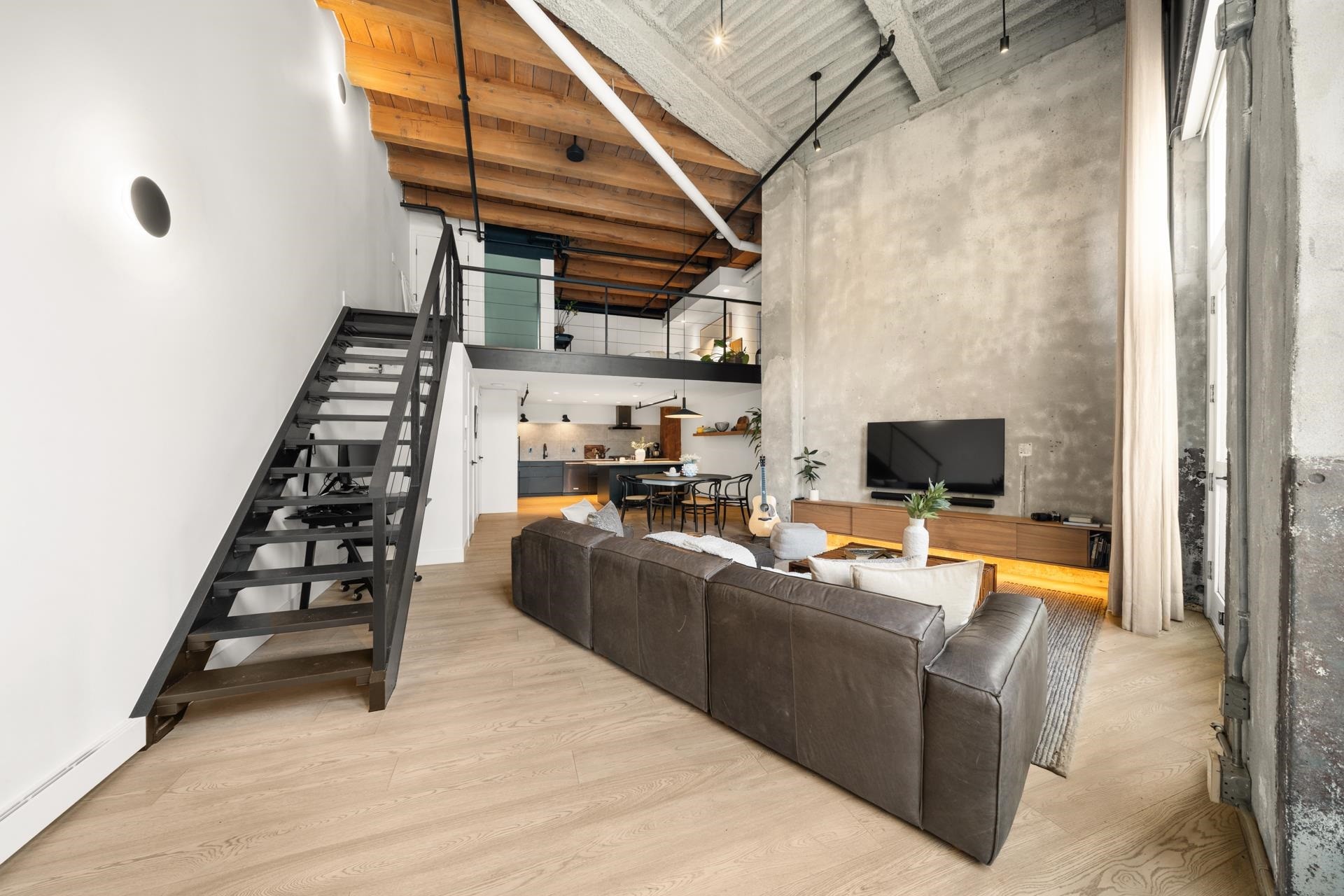 47 Cordova Street E, Vancouver, BC - Indoor
