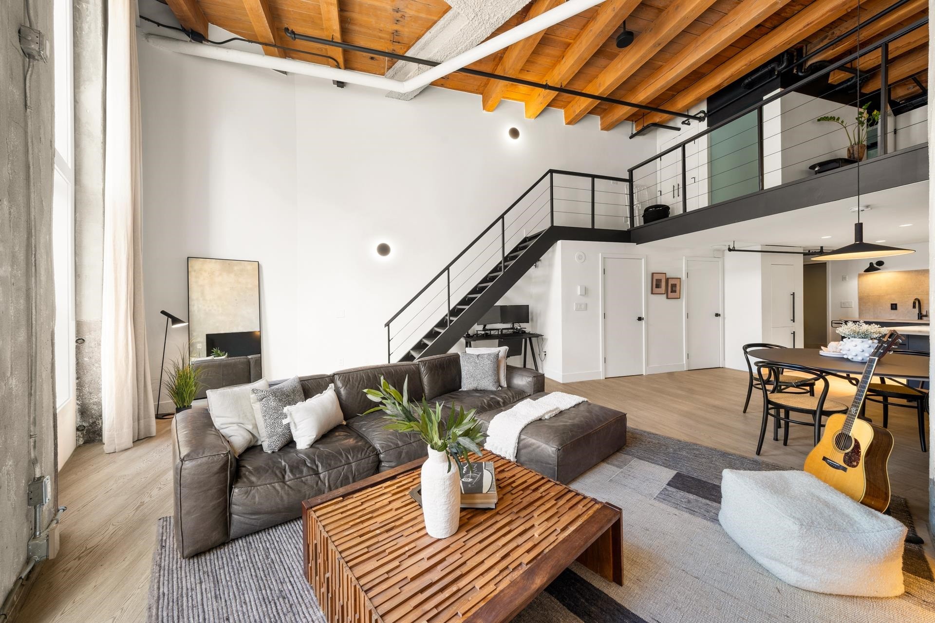 47 Cordova Street E, Vancouver, BC - Indoor