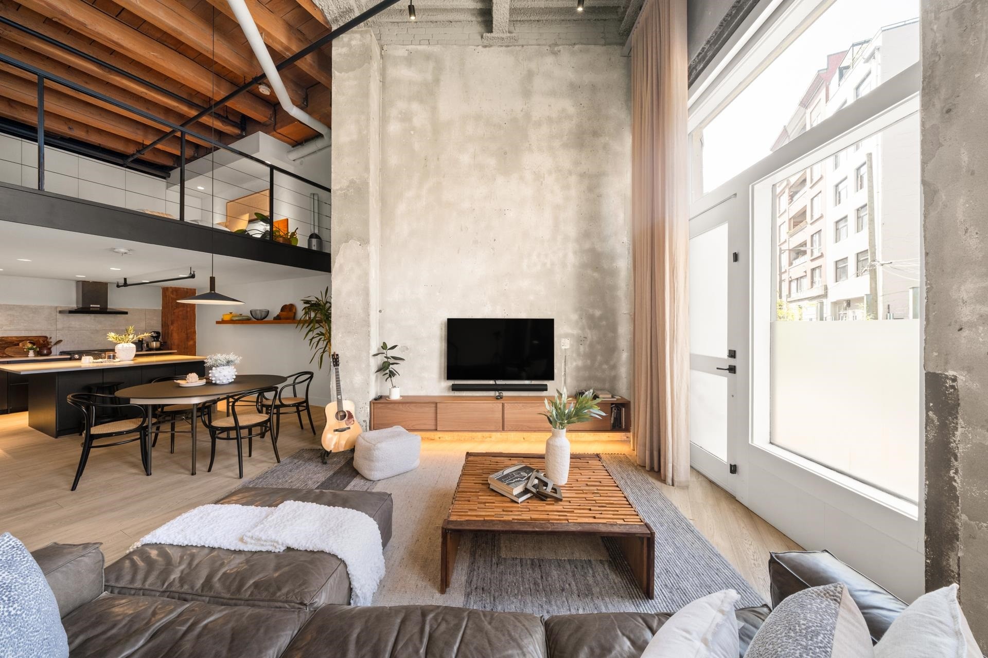 47 Cordova Street E, Vancouver, BC - Indoor Photo Showing Living Room
