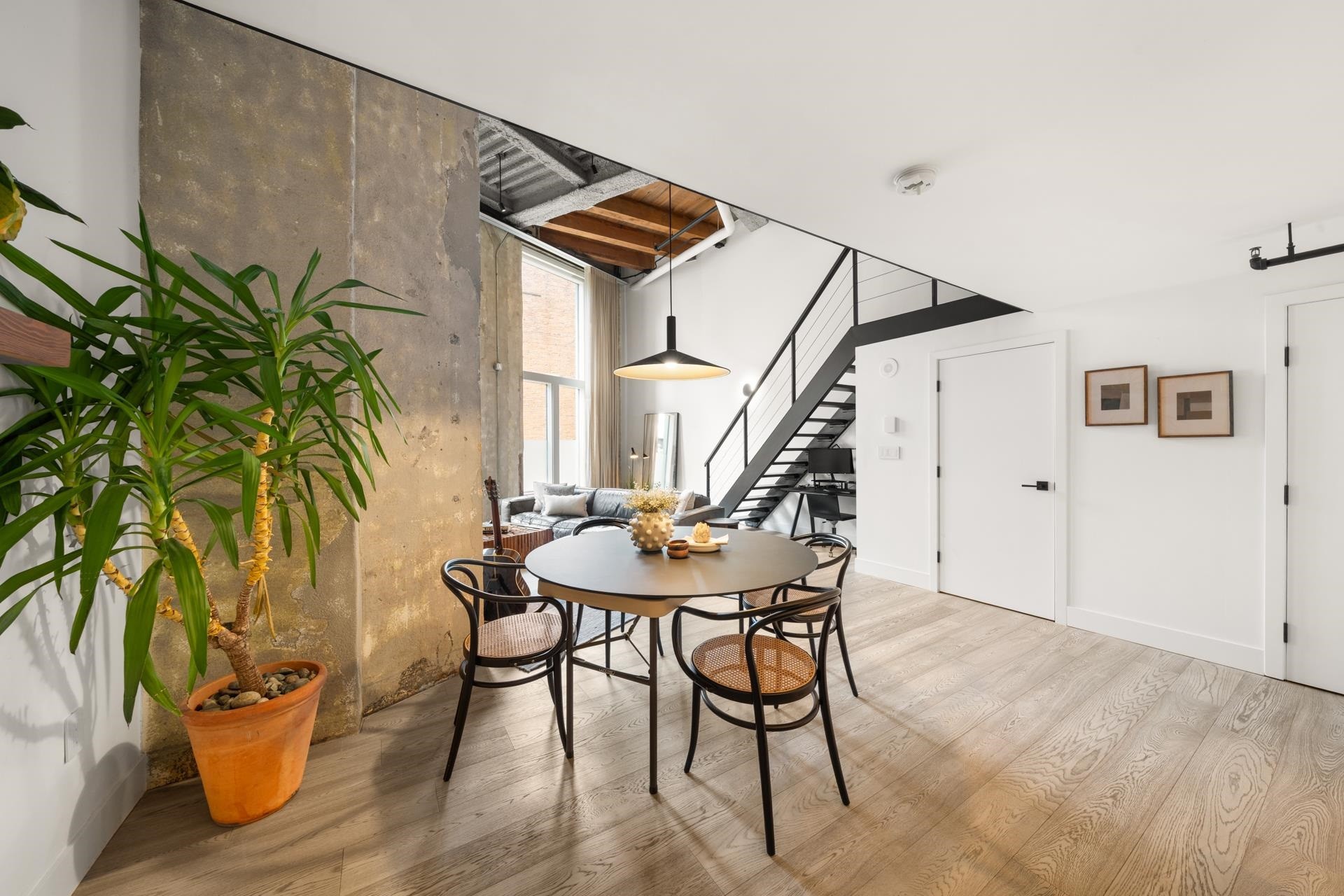 47 Cordova Street E, Vancouver, BC - Indoor